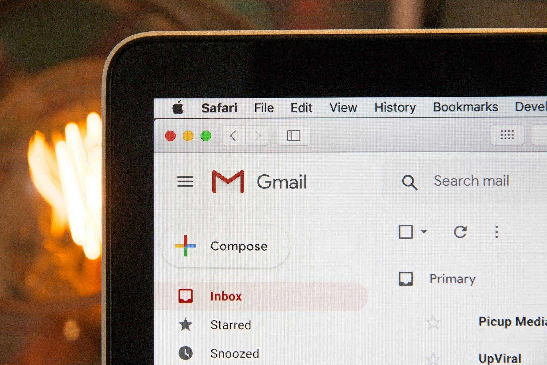 Un écran de courrier électronique sur un appareil | Source : Unsplash