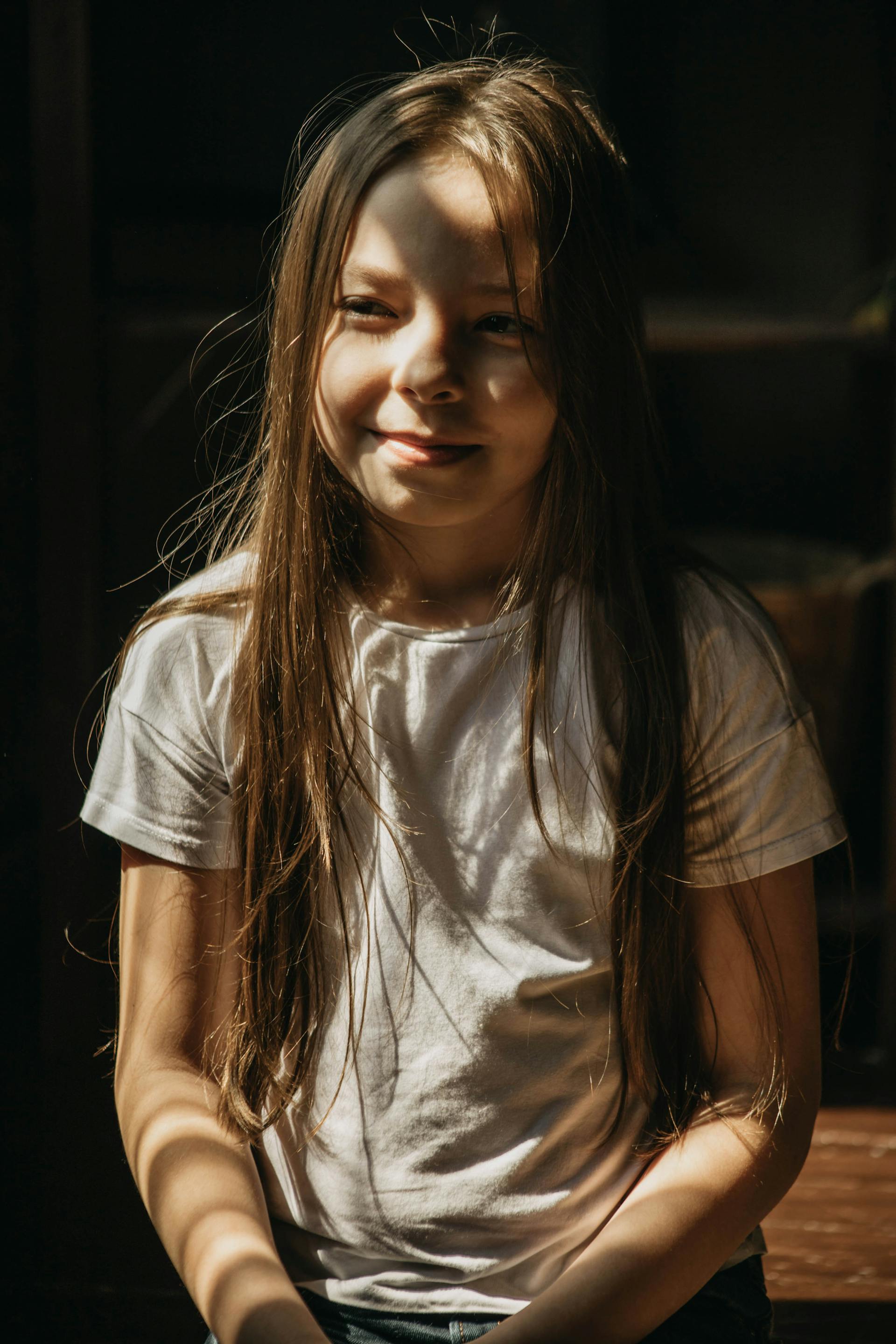 Une petite fille souriante | Source : Pexels
