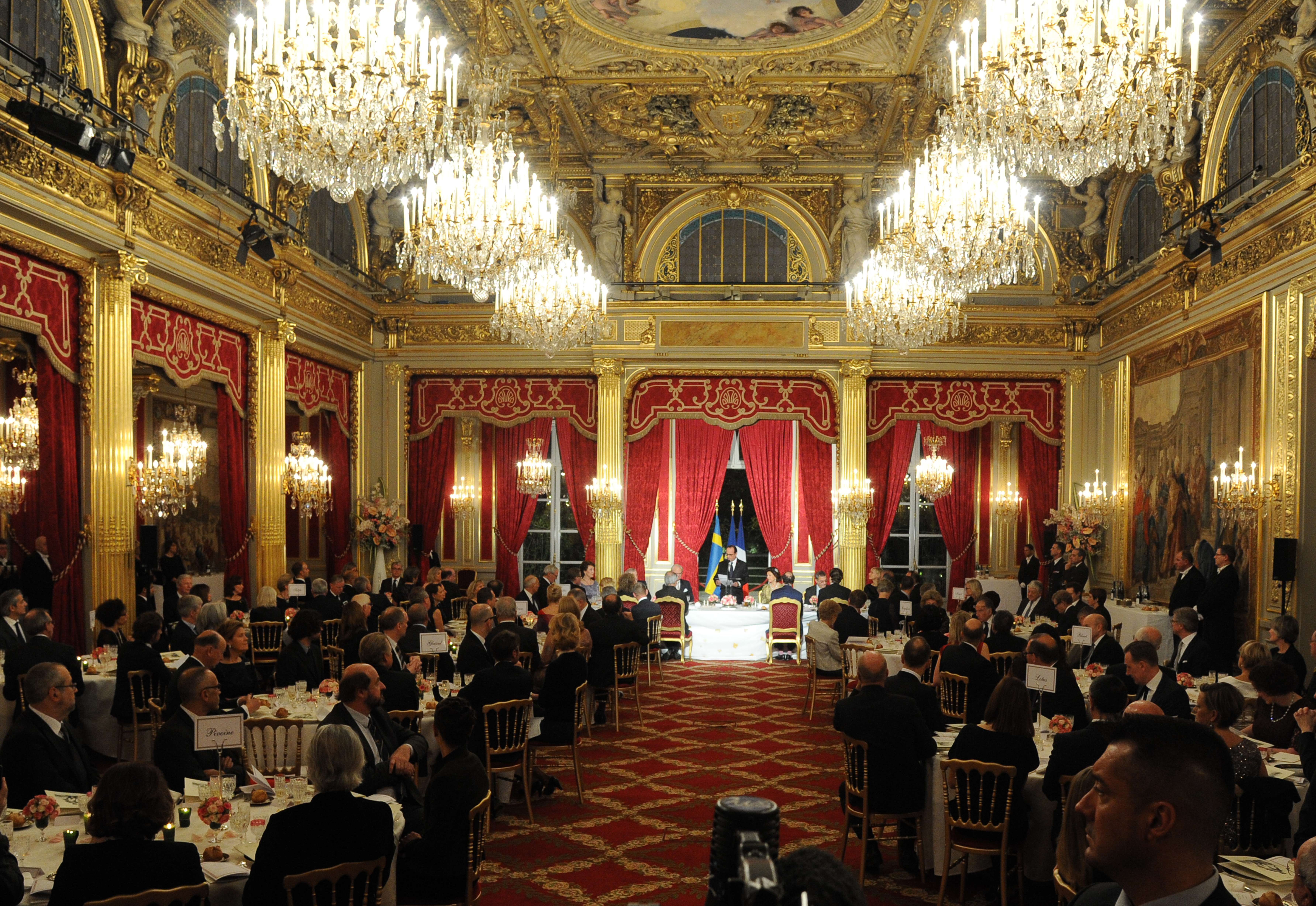 La vue de l'intérieur de la salle de réception lors d'une réunion diplomatique à Paris, France, le 2 décembre 2014. | Source : Getty Images