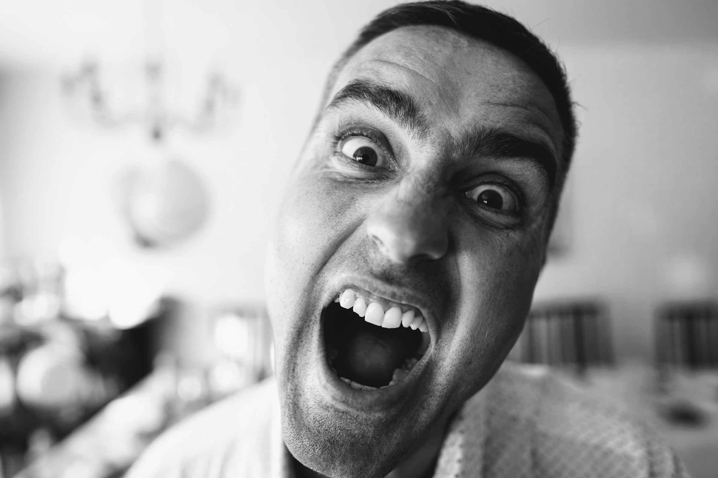 Un homme qui crie | Source : Unsplash