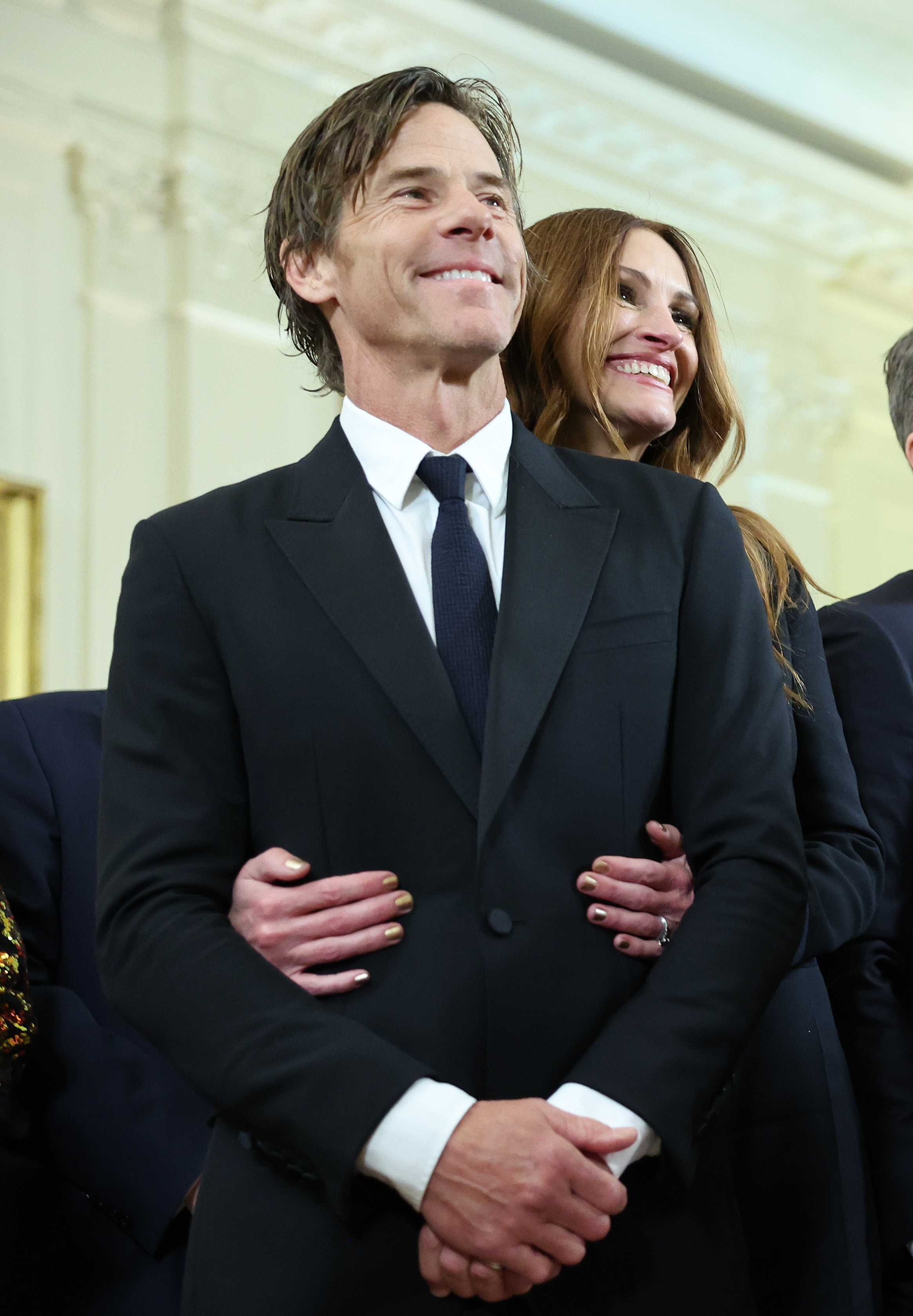 Daniel Moder et Julia Roberts assistent à une réception en l'honneur des lauréats du Kennedy Center à la Maison Blanche, le 4 décembre 2022 | Source : Getty Images