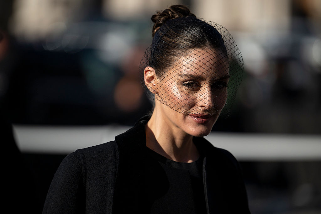 Olivia Palermo arrive à la cérémonie funéraire du défunt créateur de mode italien Valentino Gavarani à la basilique Santa Maria degli Angeli e dei Martiri, le 23 janvier 2026 à Rome, en Italie I Source : Getty Images