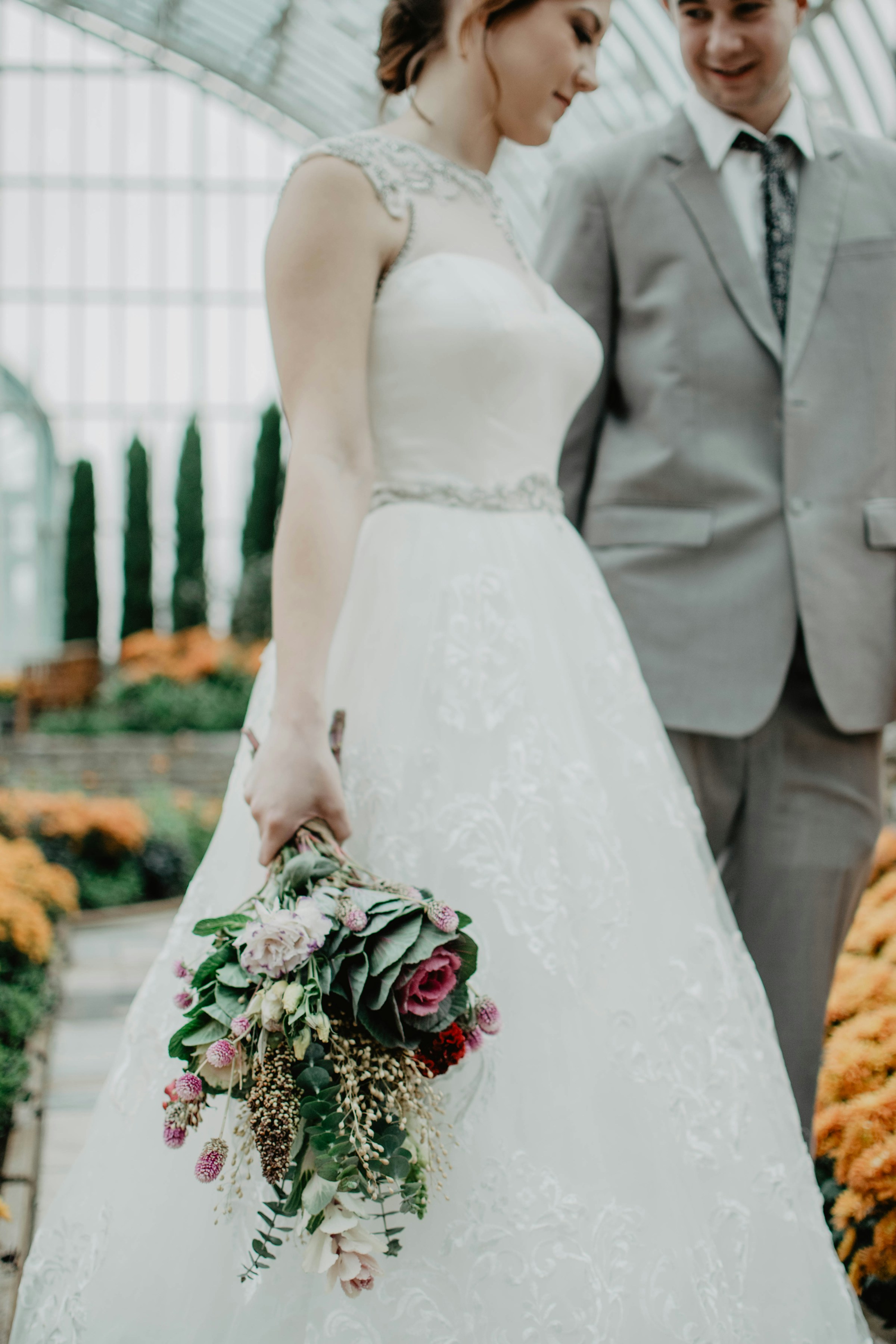 Une mariée et un marié lors de leur mariage | Source : Unsplash