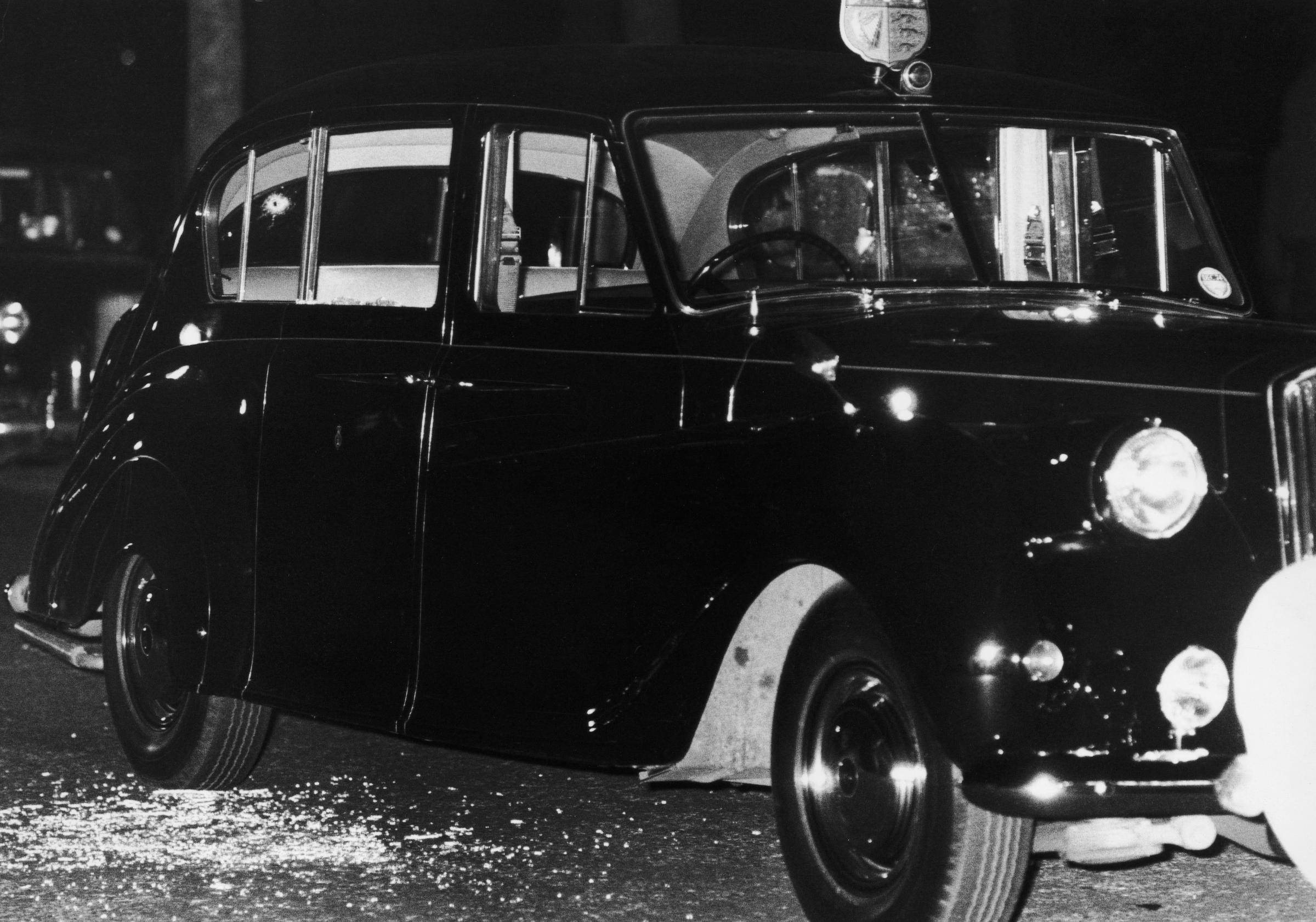 La Rolls-Royce sur les lieux de la tentative d'enlèvement de la princesse, le 20 mars 1974, à Pall Mall, Londres | Source : Getty Images