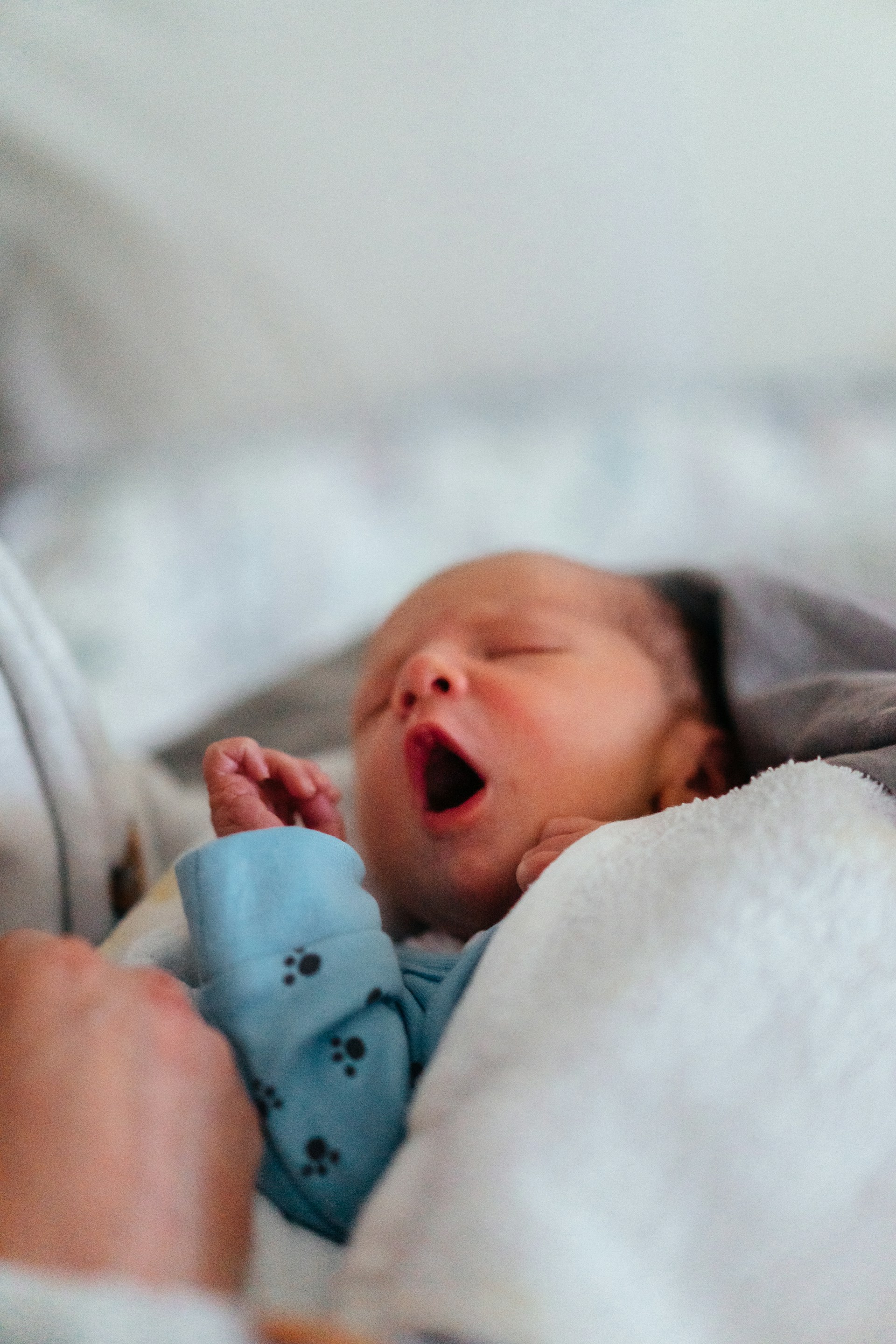 Une mère tenant son bébé | Source : Unsplash