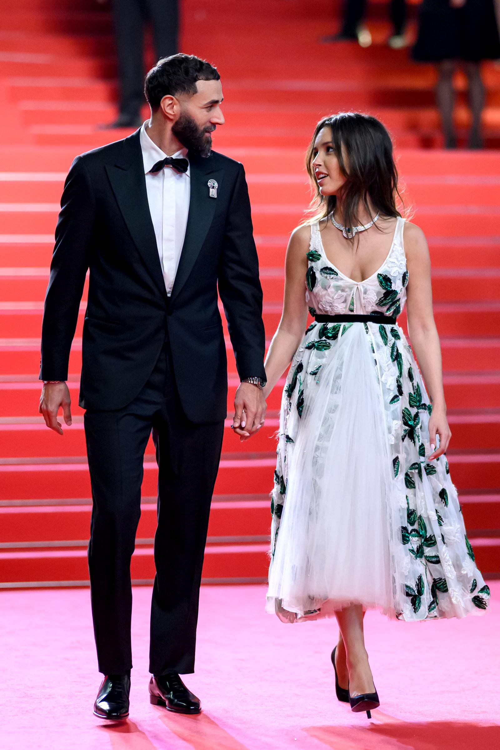 Karim Benzema et Lyna Khoudri sur le tapis rouge pour la projection du film « 13 Jours 13 Nuits » lors de la 78e édition du Festival de Cannes au Palais des Festivals, le 23 mai 2025 à Cannes, en France I Source : Getty Images