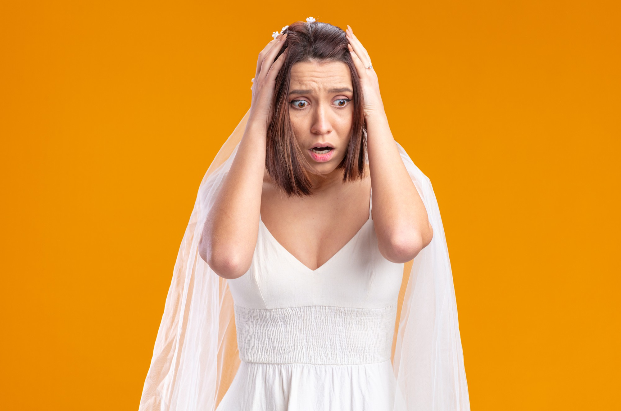 Une mariée choquée et bouleversée | Source : Freepik