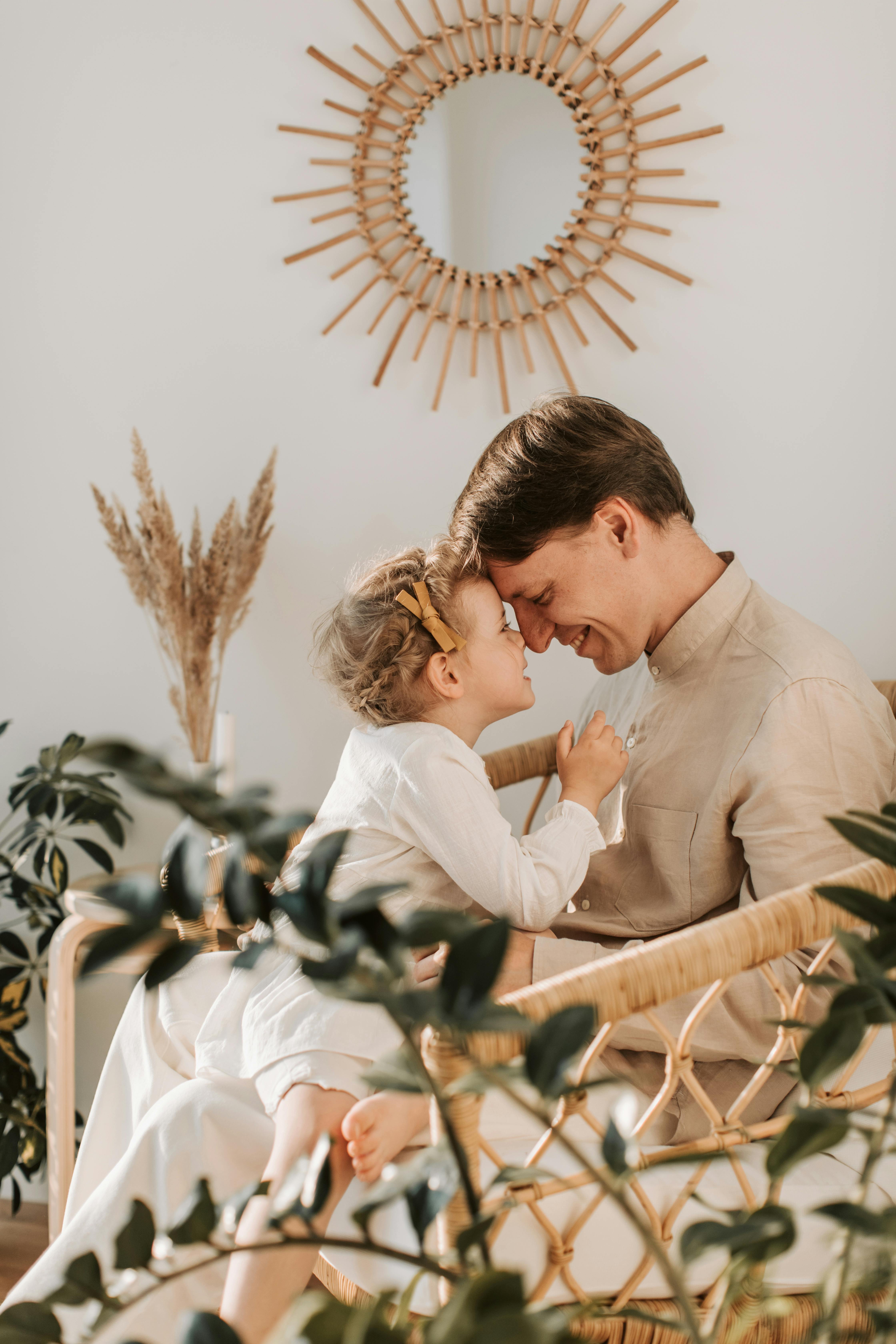 Un père avec sa petite fille | Source : Pexels
