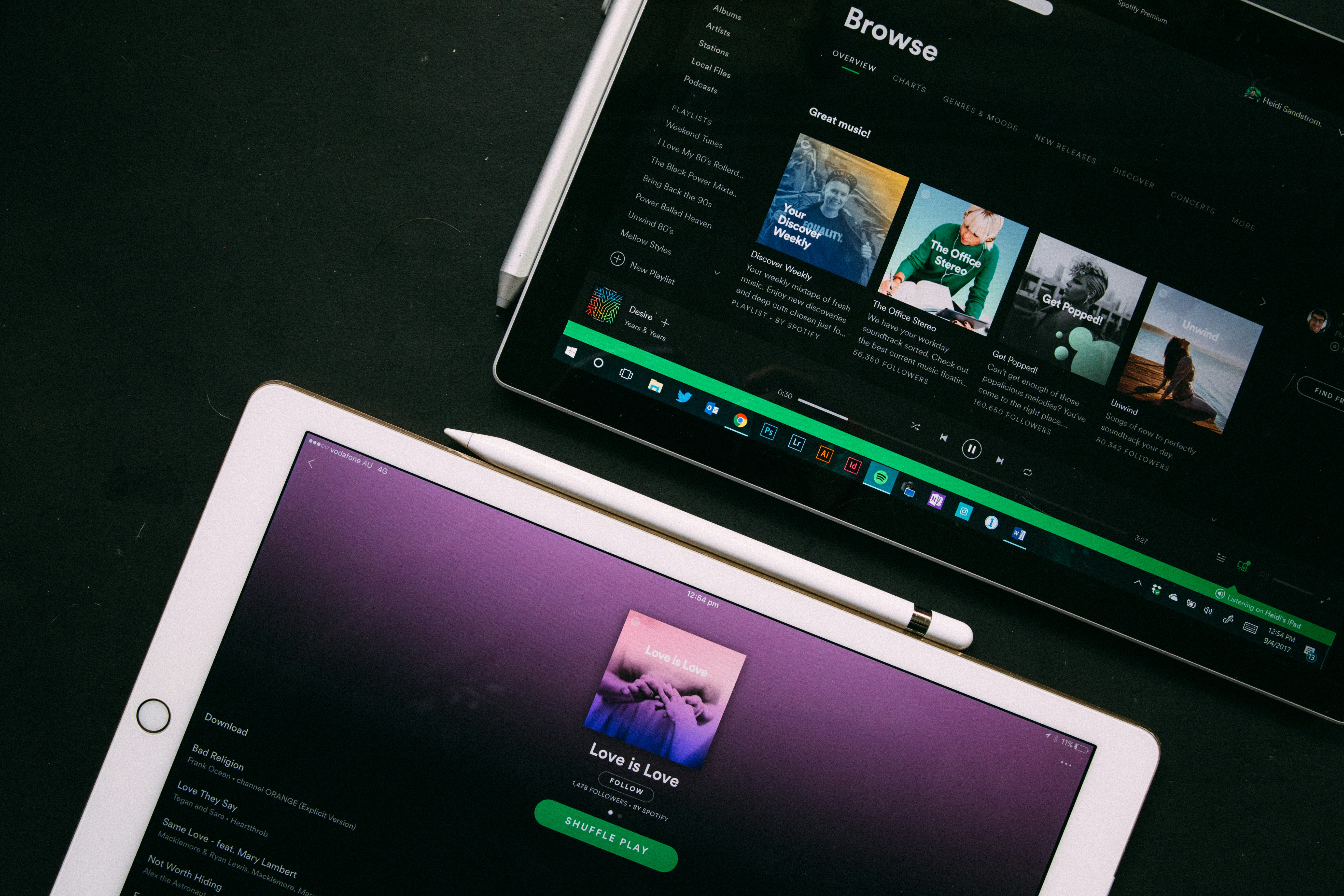 Un iPad ouvert à Spotify | Source : Unsplash