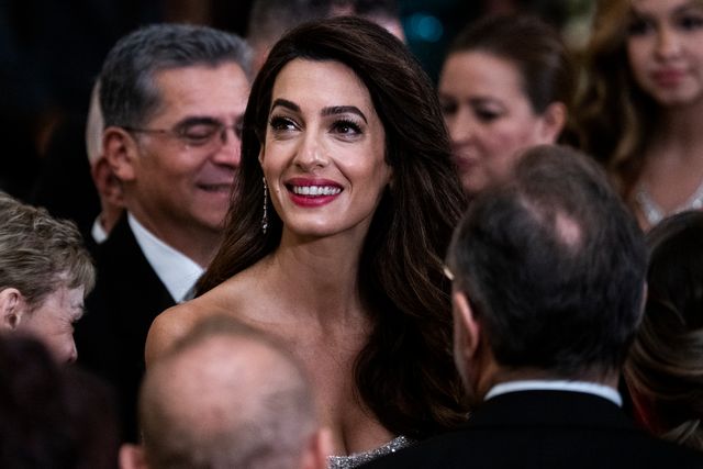Amal Clooney assiste à la réception des lauréats du Kennedy Center à la Maison Blanche le 4 décembre 2022 | Source : Getty Images