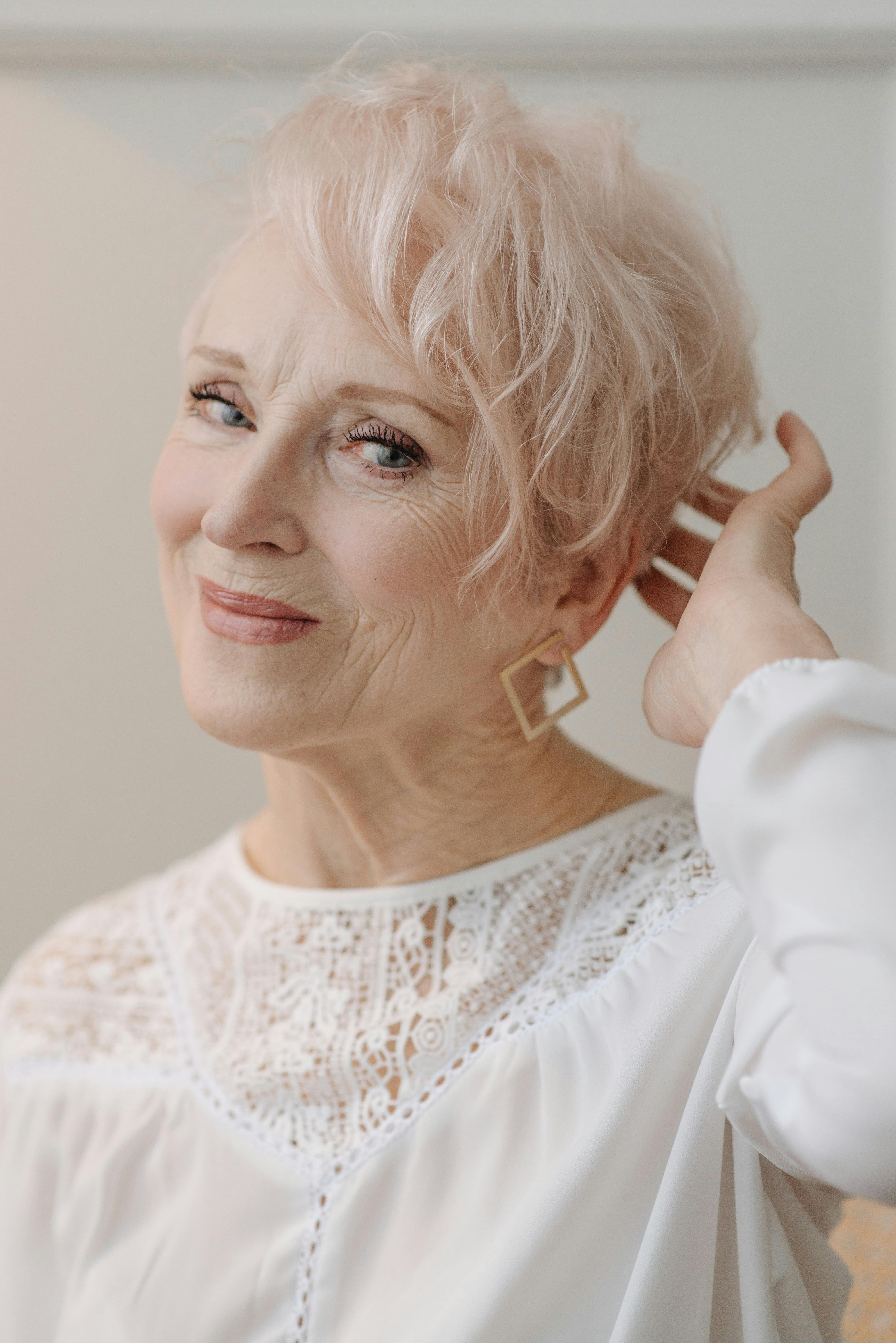 Une femme qui se gratte la tête | Source : Pexels