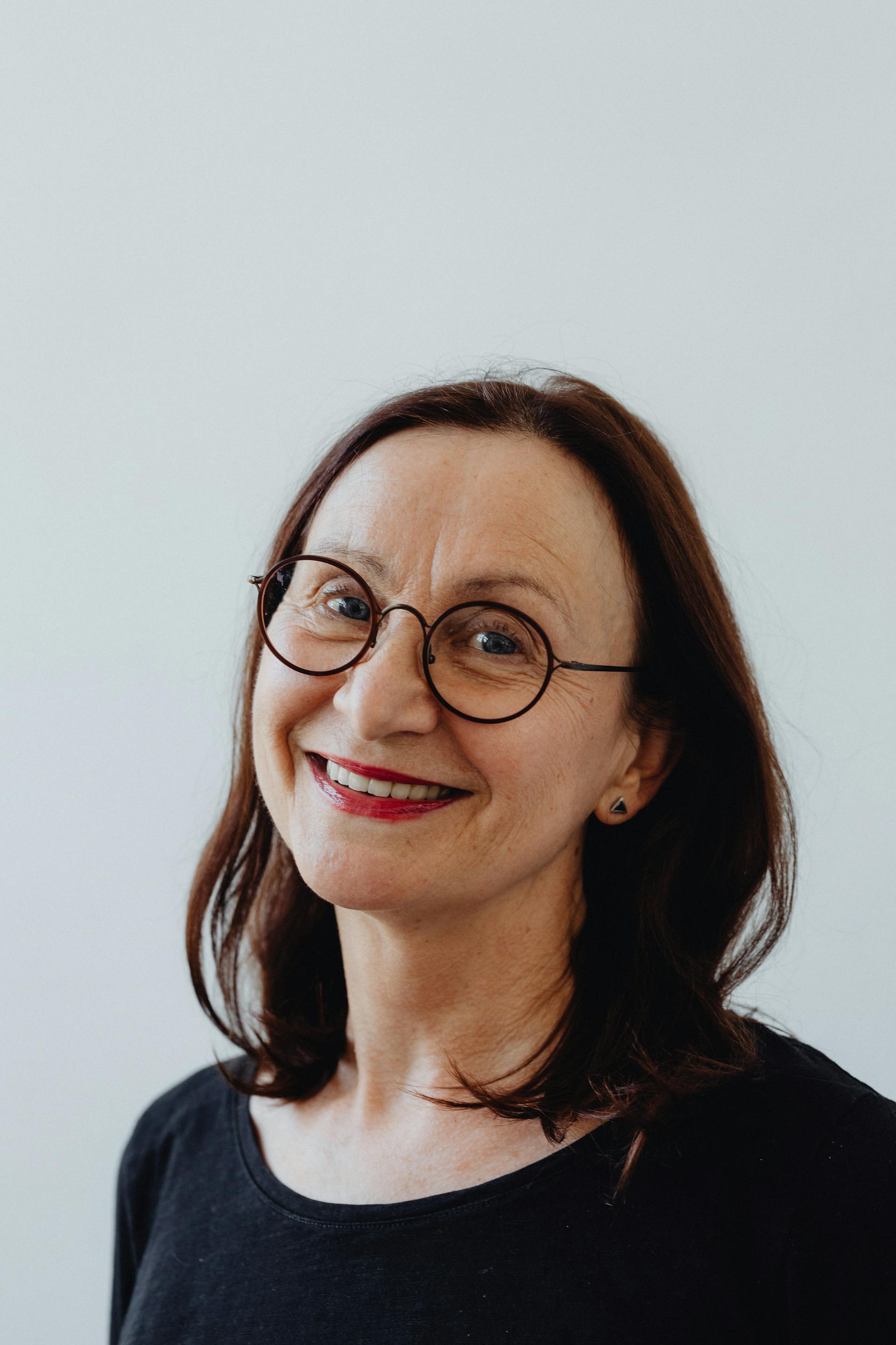 Une femme souriante | Source : Pexels