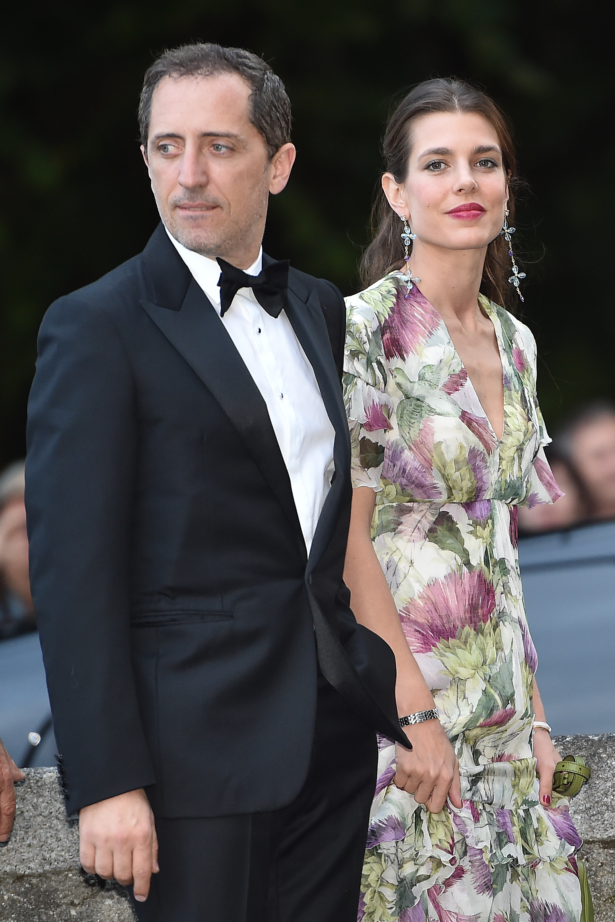 Charlotte Casiraghi et Gad Elmaleh photographiés le 1er août 2015 à ANGERA, en Italie I Photo par JacopoR/PierreS/GC Images I Source : Getty Images