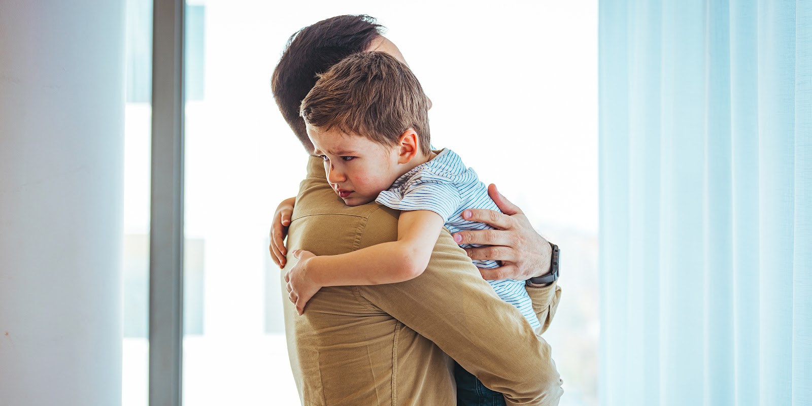 Un père et un fils | Source : Shutterstock