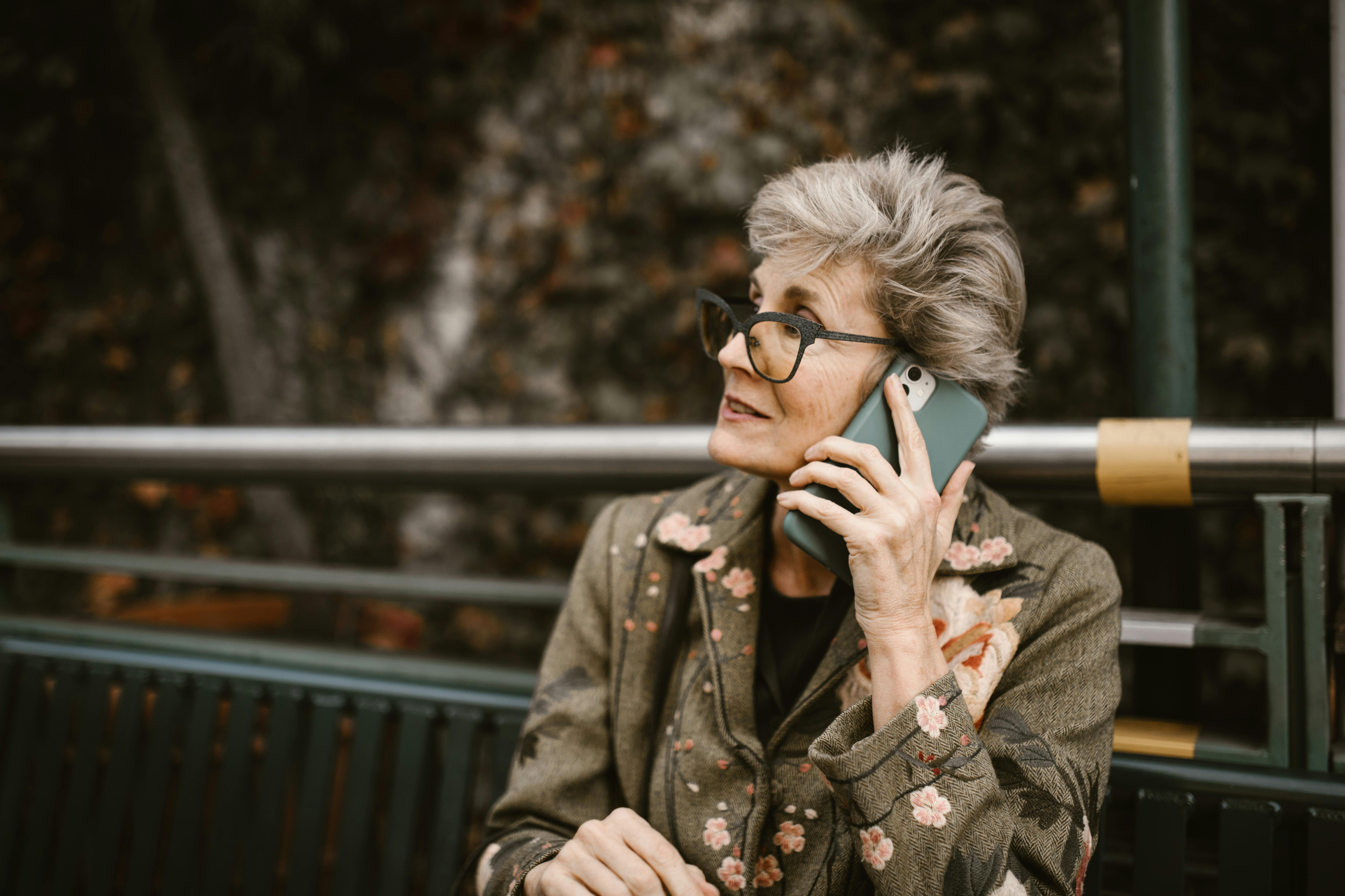 Une grand-mère lors d'un appel | Source : Pexels