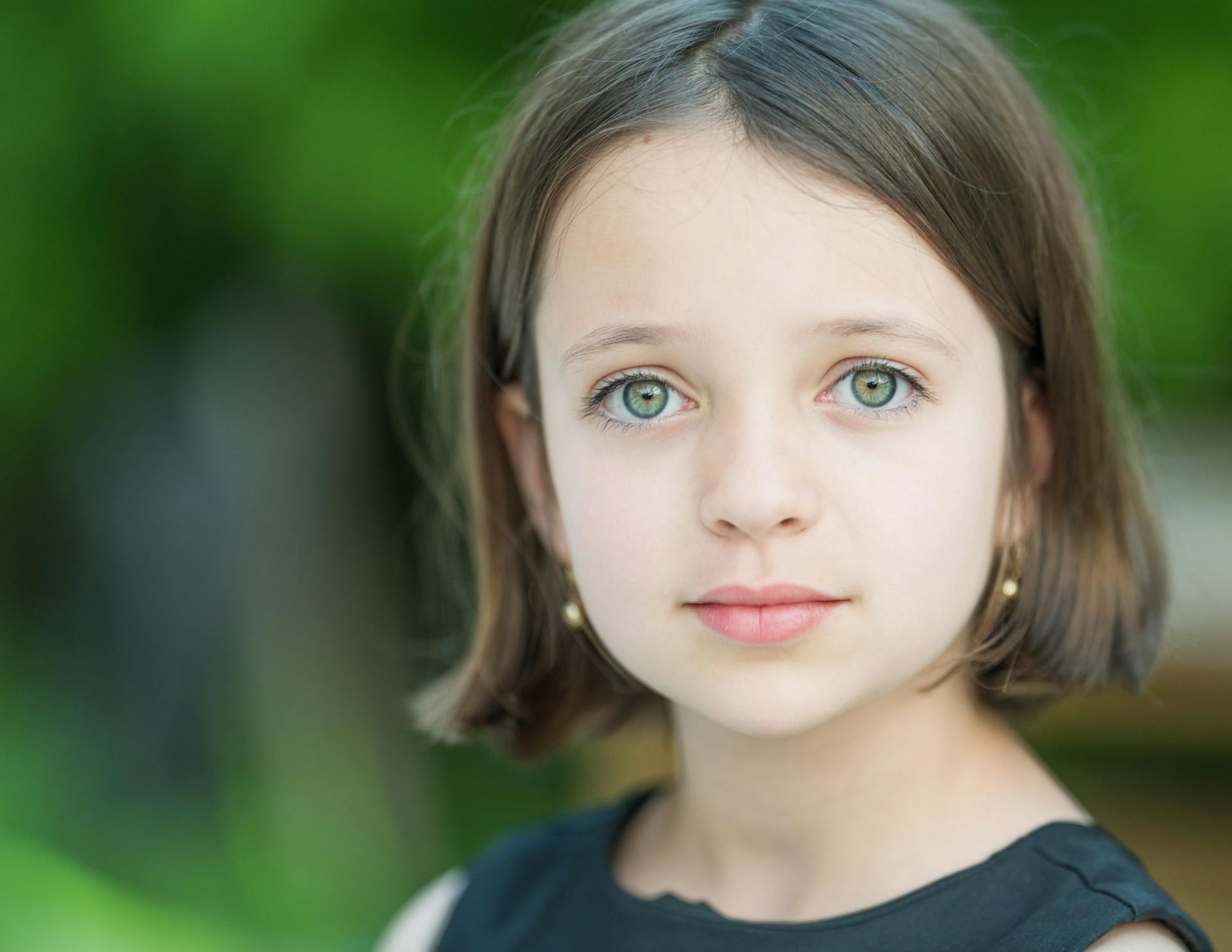 Une petite fille à l'extérieur | Source : Pexels