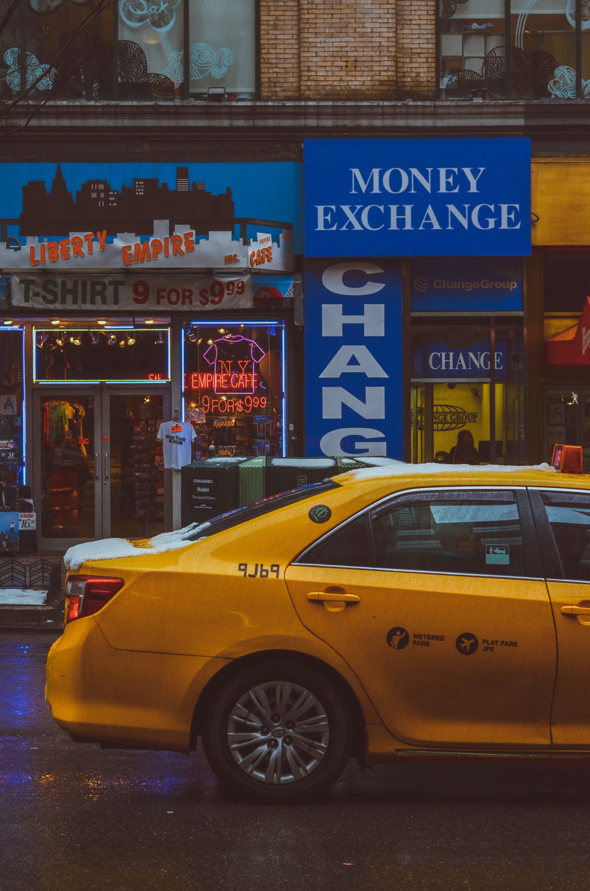 Un taxi qui s'éloigne à toute vitesse | Source : Unsplash