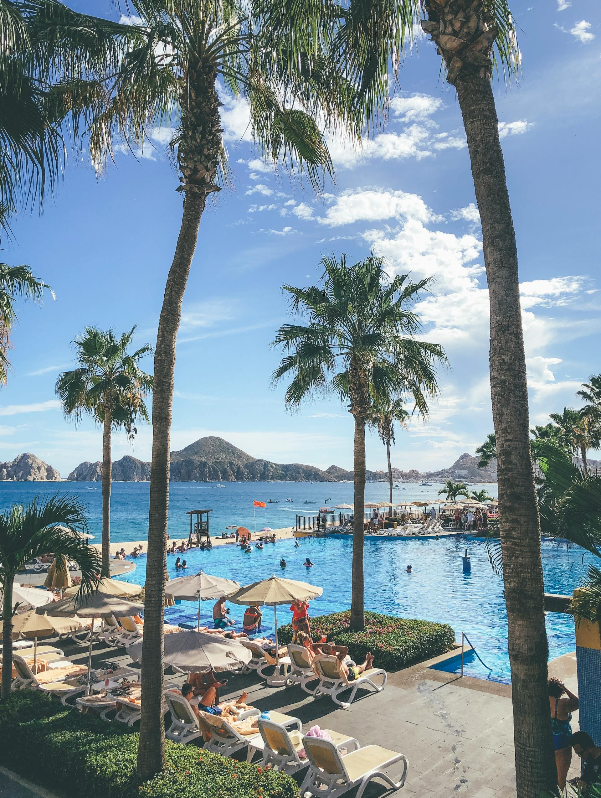 Des personnes dans une piscine | Source : Pexels