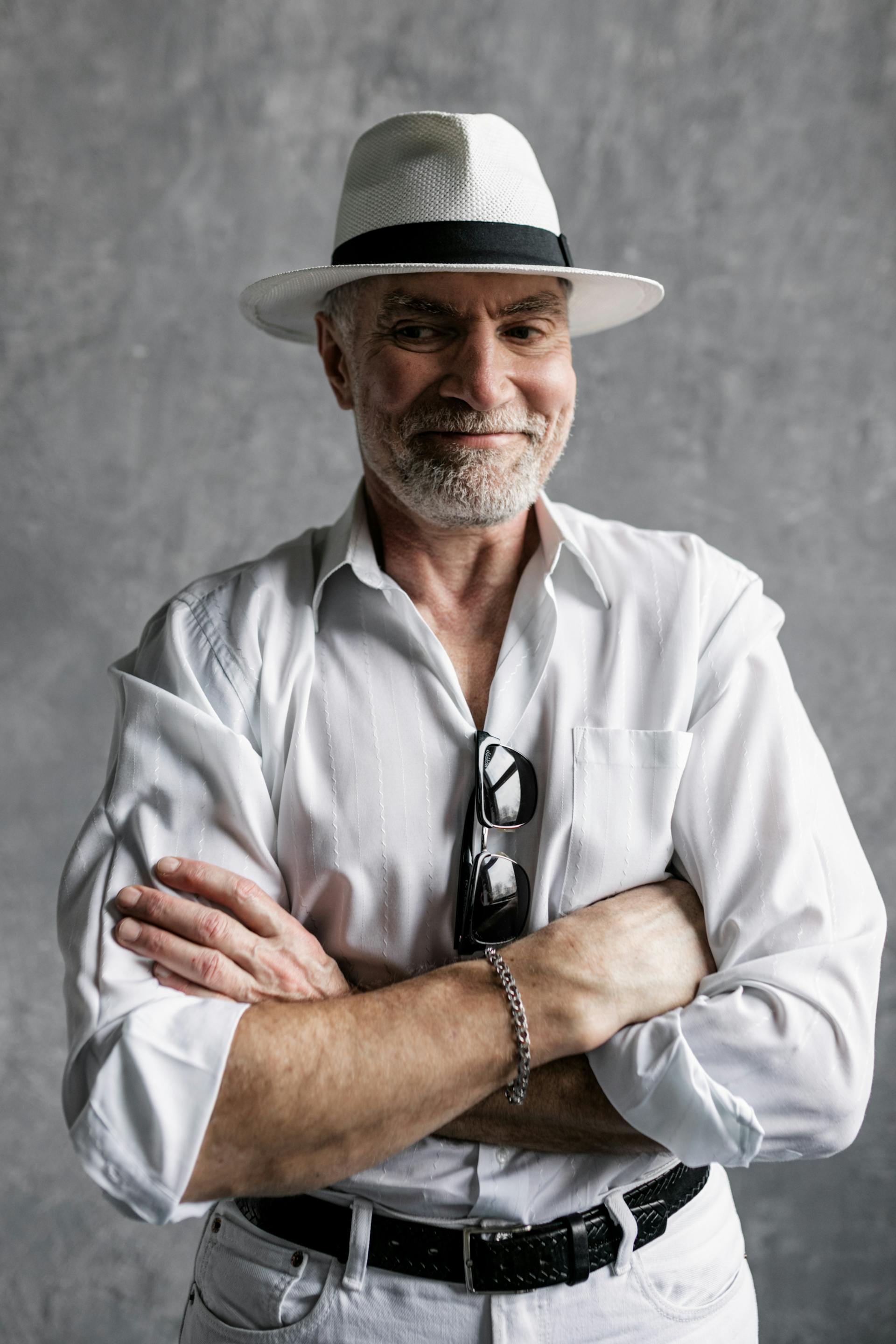 Un homme qui sourit | Source : Pexels