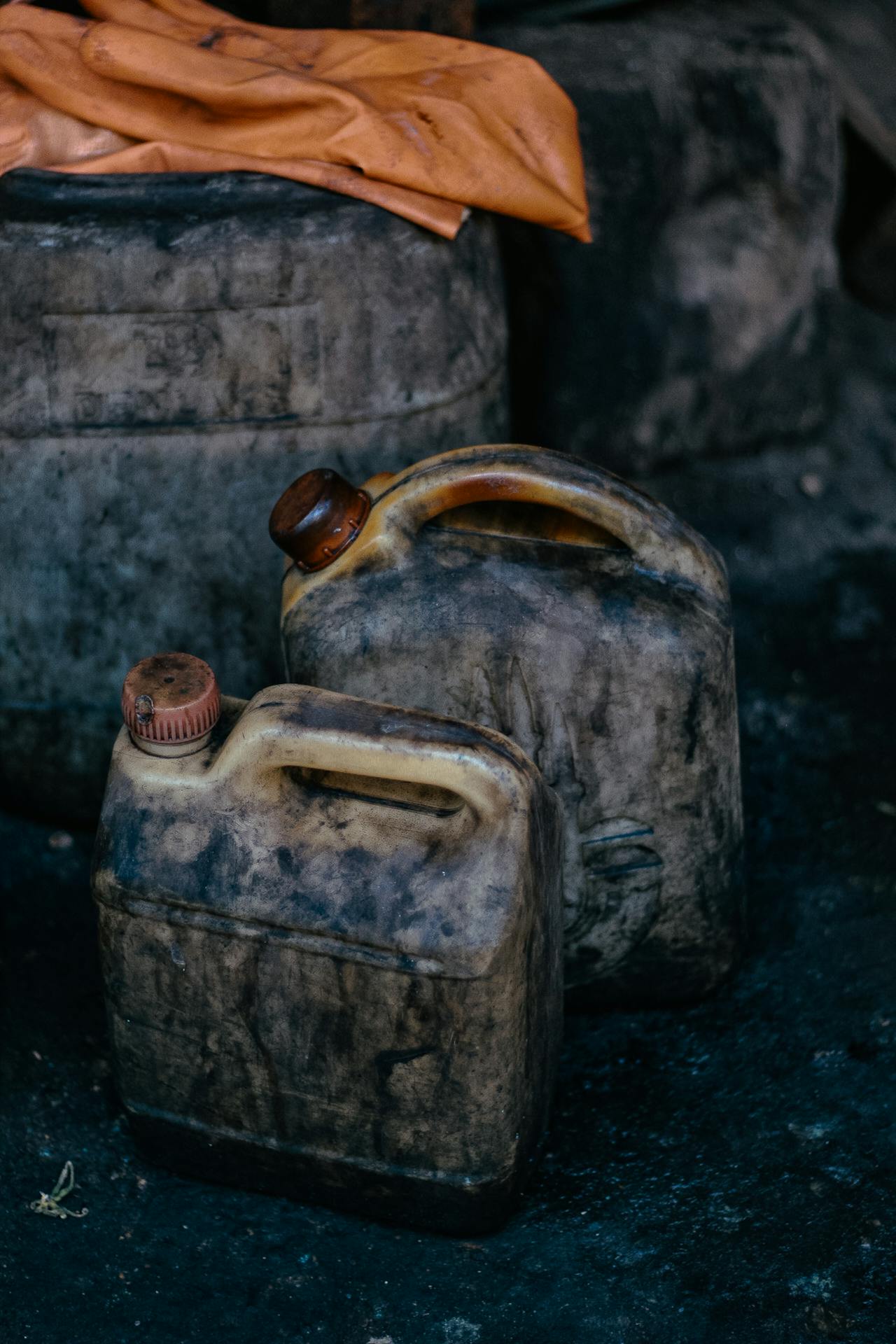 Deux bidons d'essence | Source : Pexels