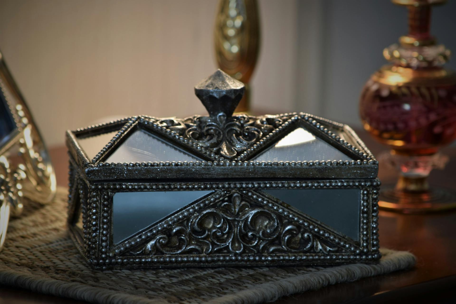 Une boîte à bijoux noire | Source : Pexels