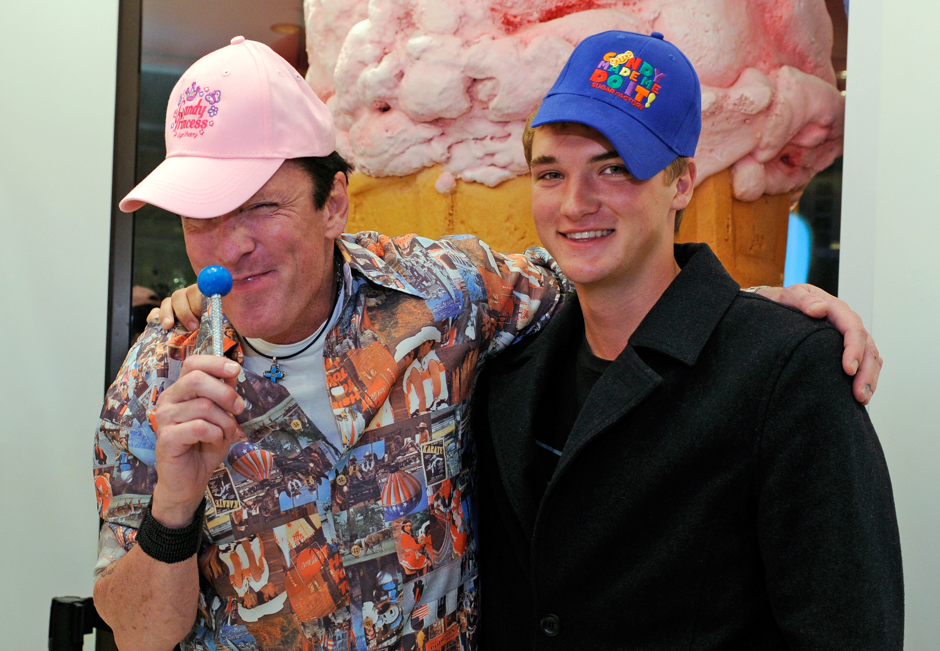 Michael et Hudson Madsen au Sugar Factory le 16 juillet 2011, à Las Vegas, dans le Nevada. | Source : Getty Images