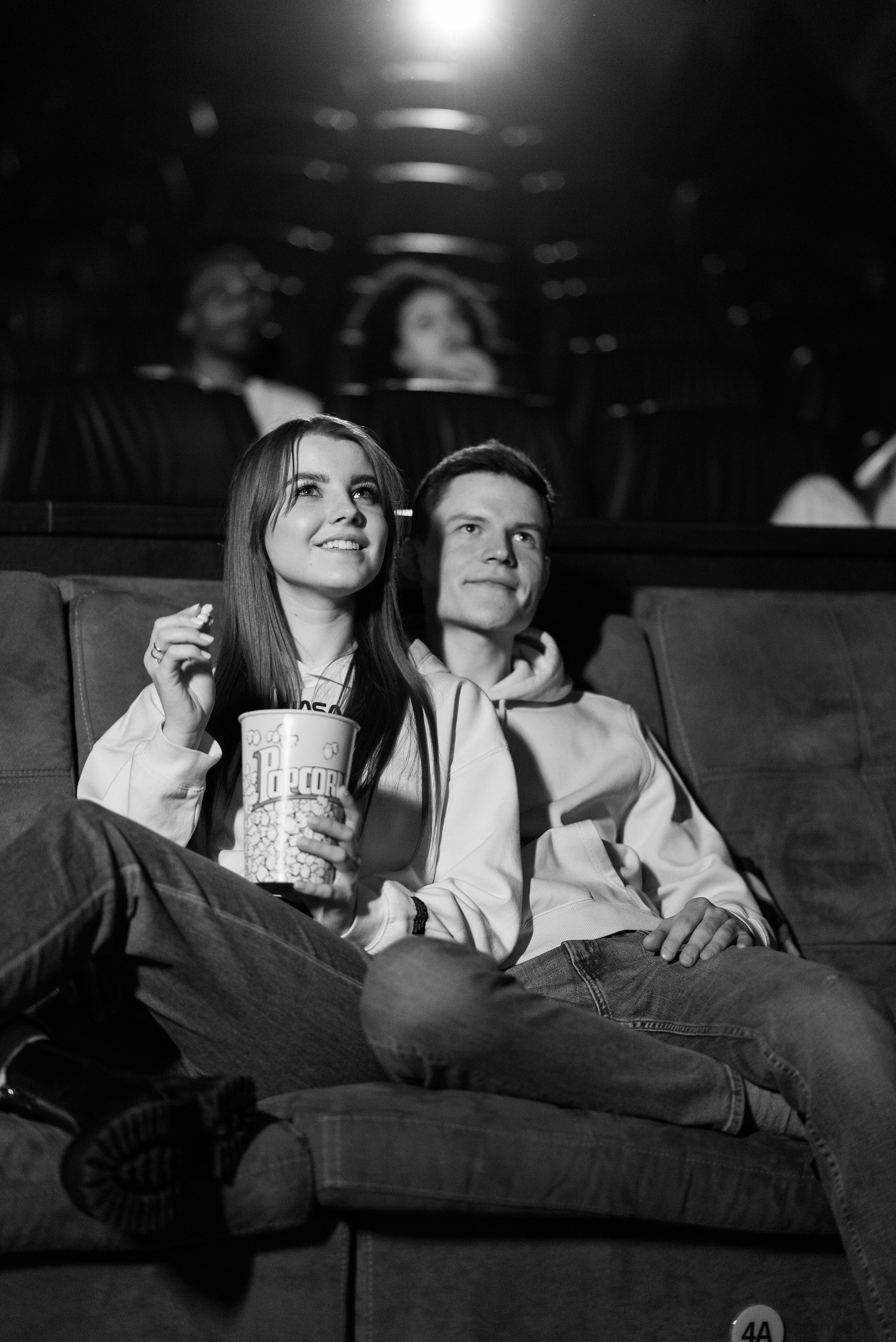 Un couple regardant un film | Source : Pexels