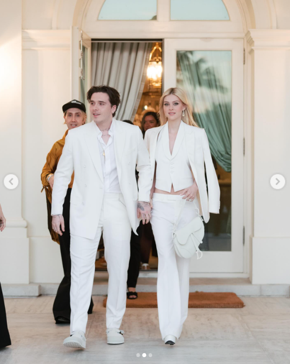 Nicola Peltz et Brooklyn Beckham célèbrent leur anniversaire de mariage dans un post daté du 10 avril 2025 | Source : Instagram/nicolaannepeltzbeckham