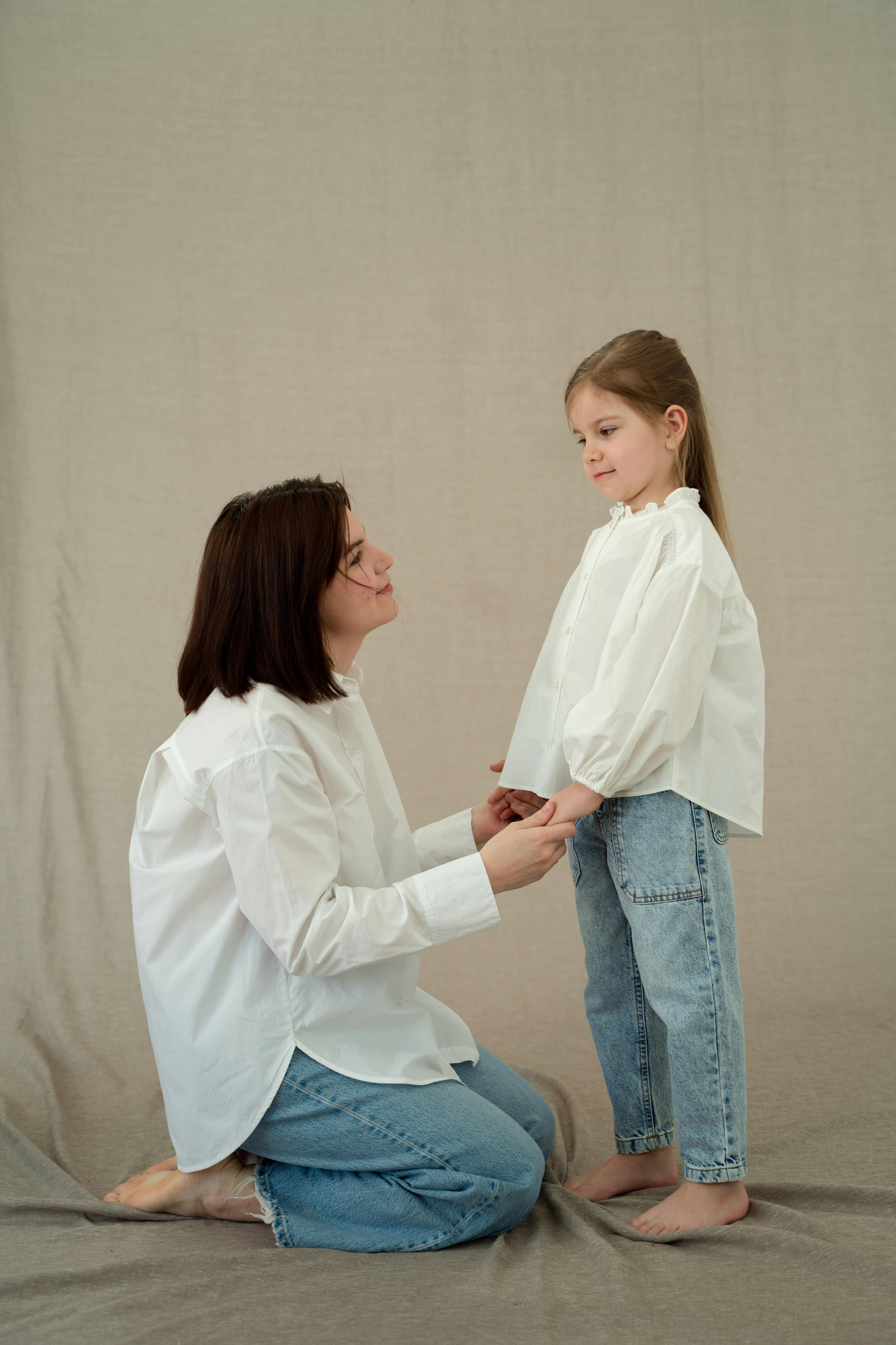 Mère et fille portant des tenues assorties | Source : Pexels