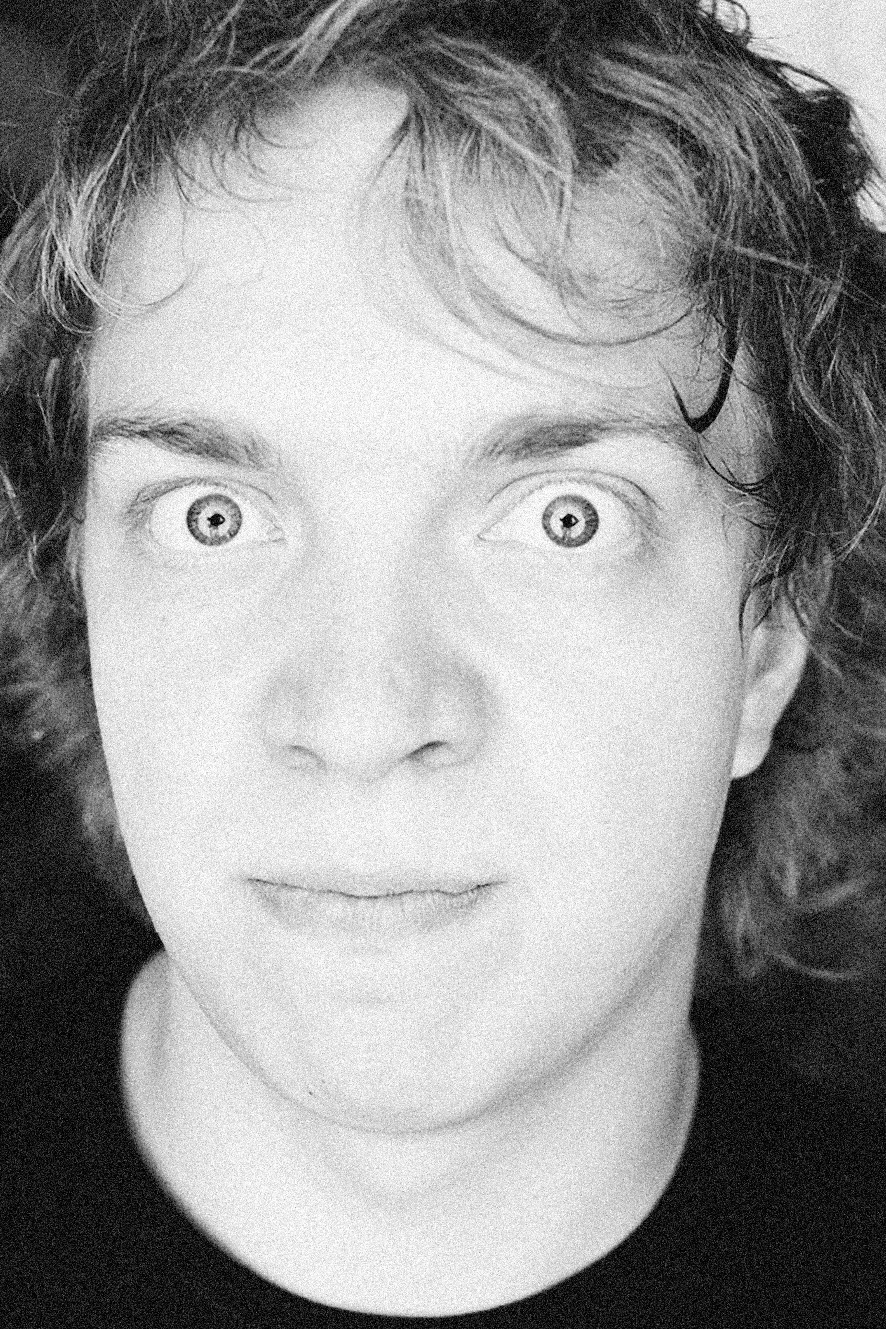 A man with wide eyes | Source: Pexels