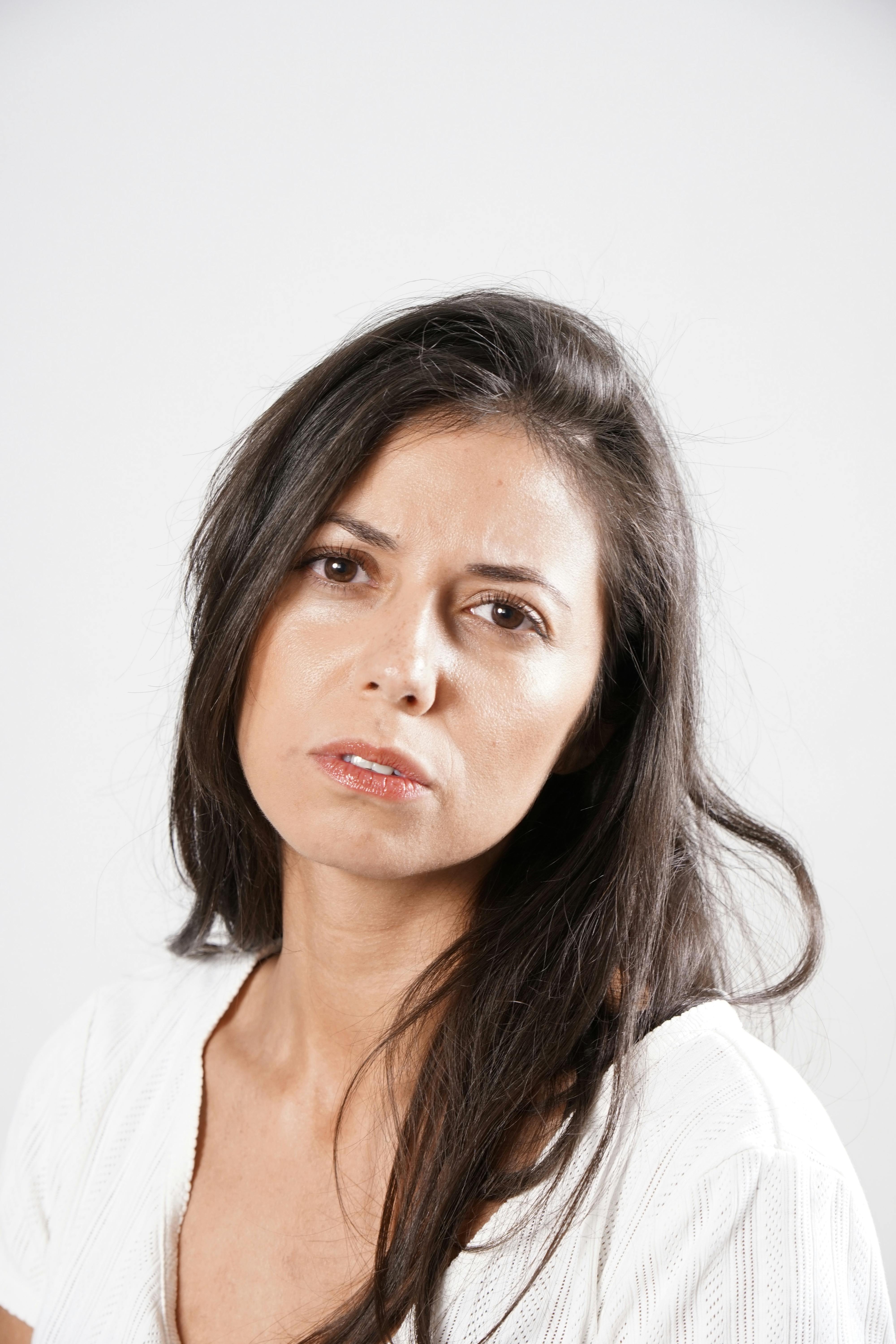 Une femme confuse et inquiète | Source : Pexels