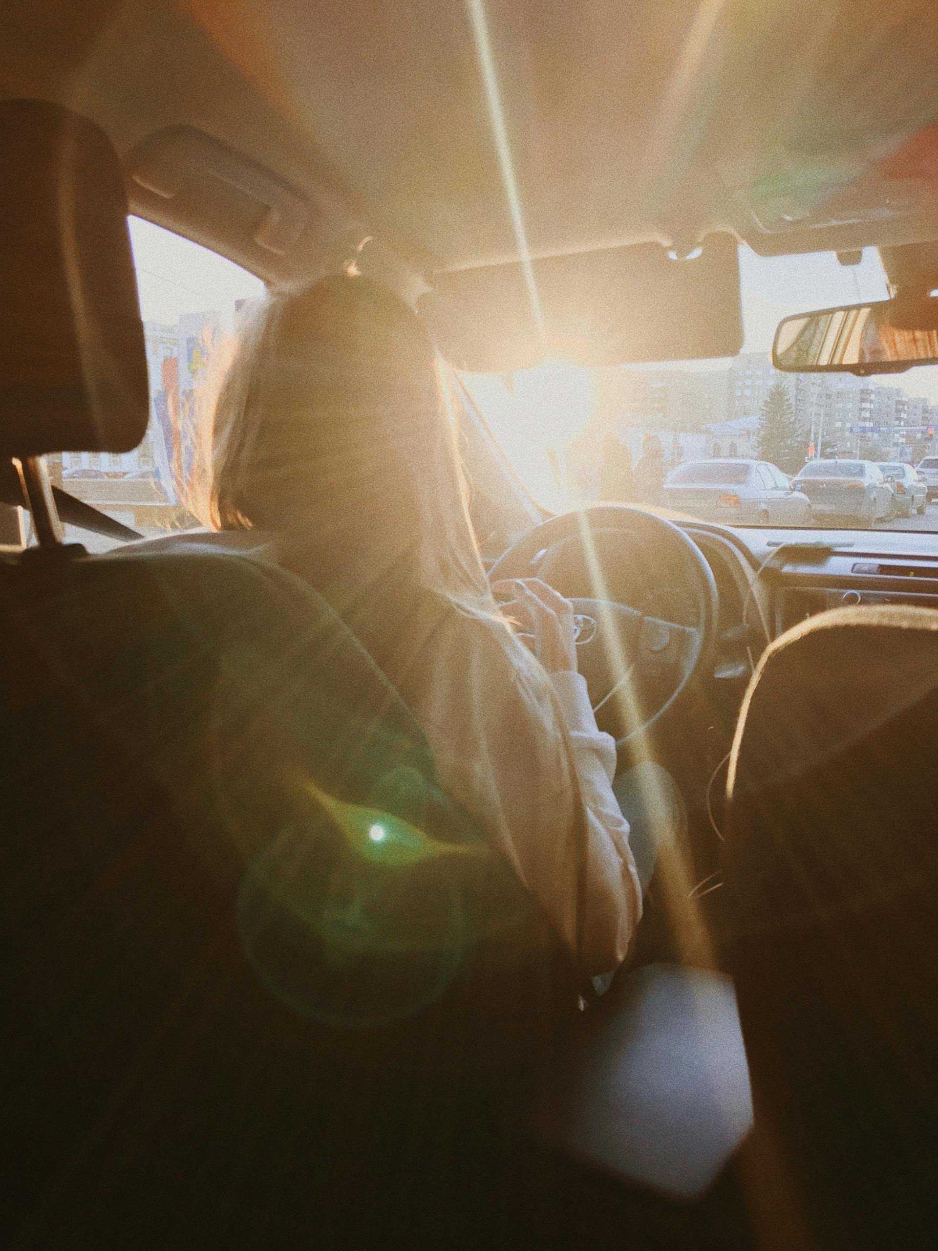 Une femme au volant d'une voiture | Source : Pexels