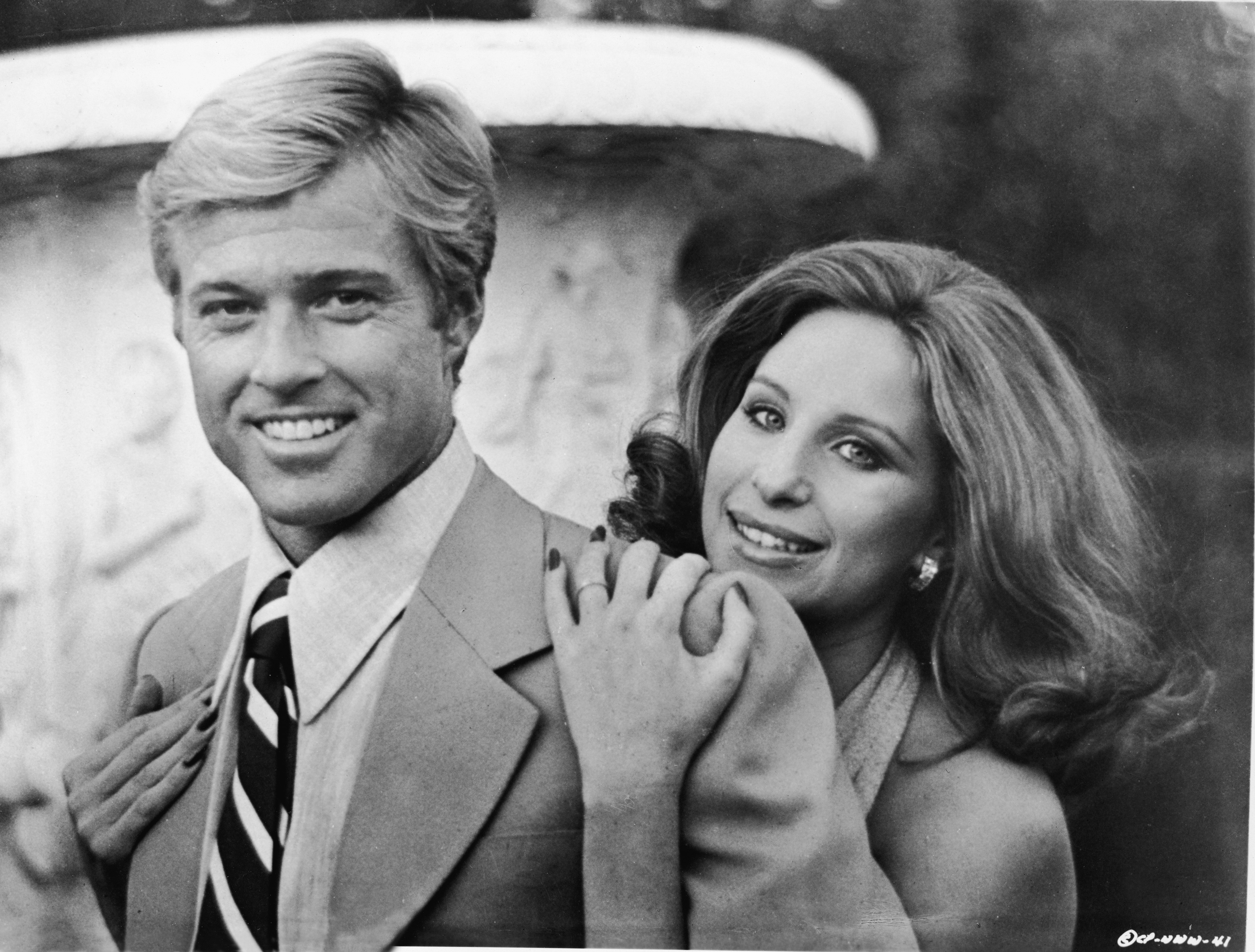 Barbra Streisand et Robert Redford sur le tournage de « The Way We Were » en 1973. | Source : Getty Images