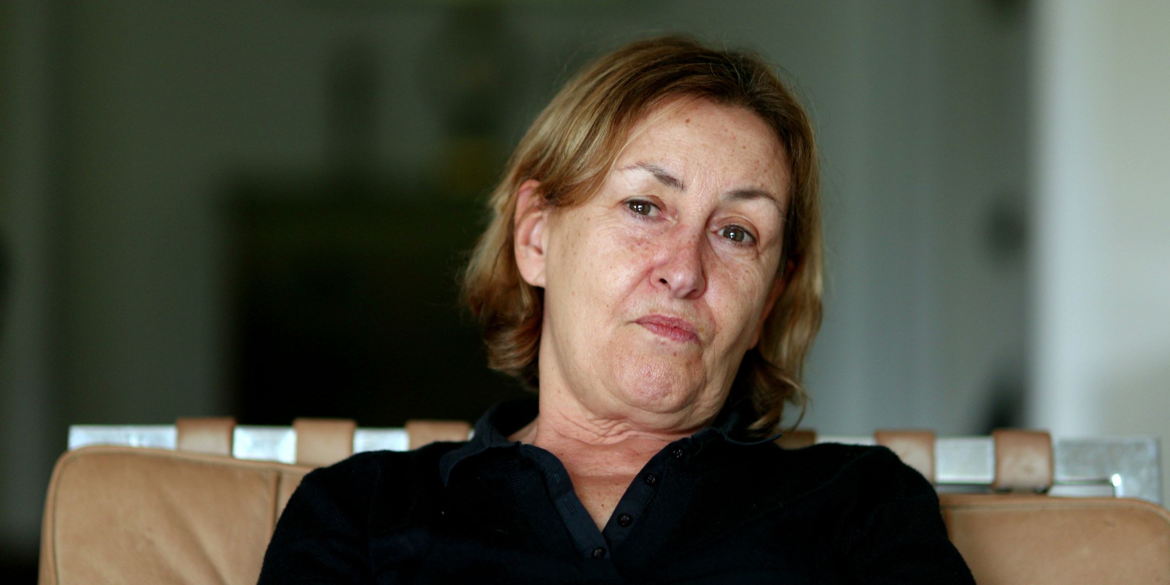 Une femme âgée attentionnée | Source : Shutterstock