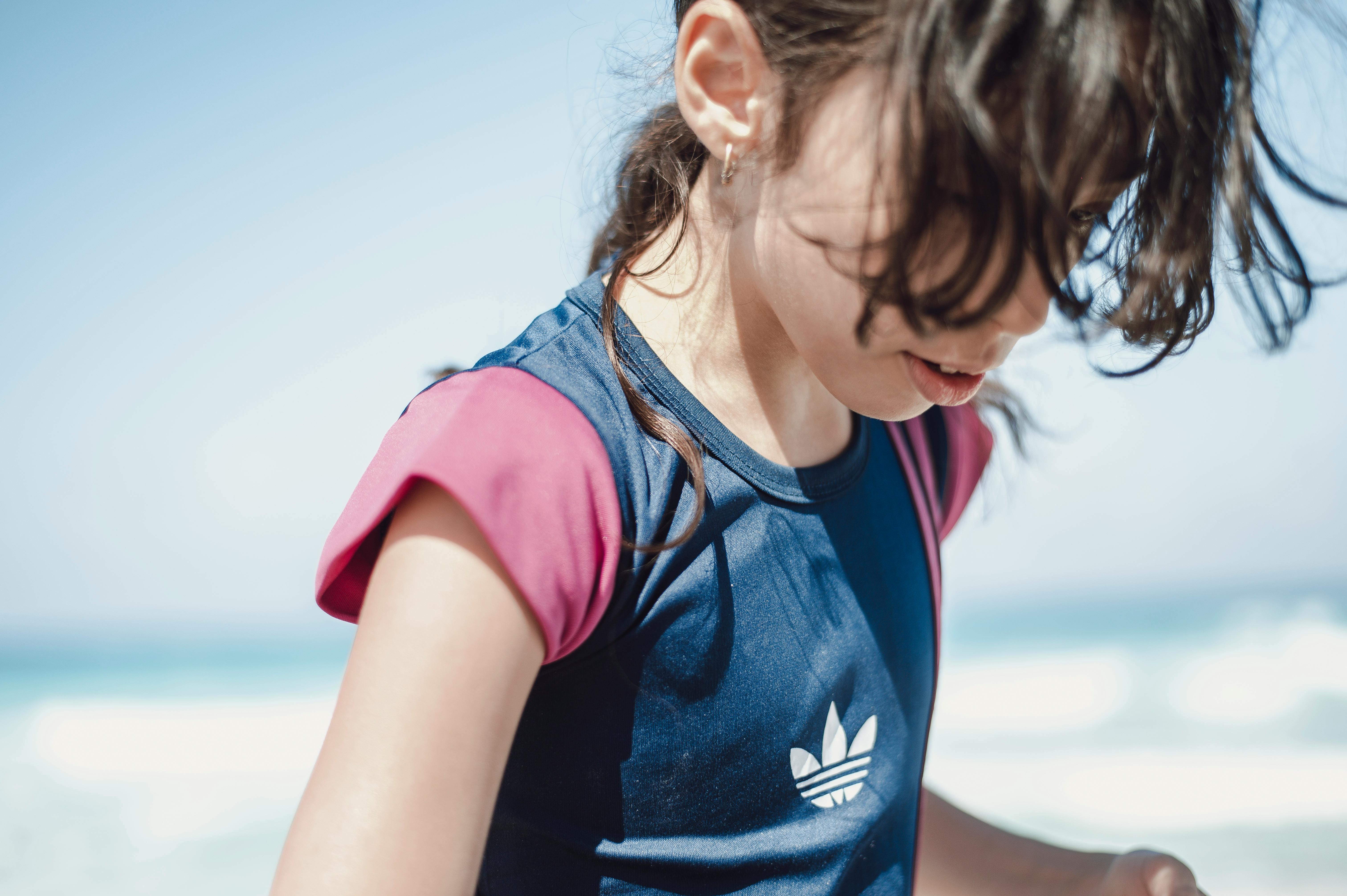 Une petite fille à l'extérieur | Source : Pexels