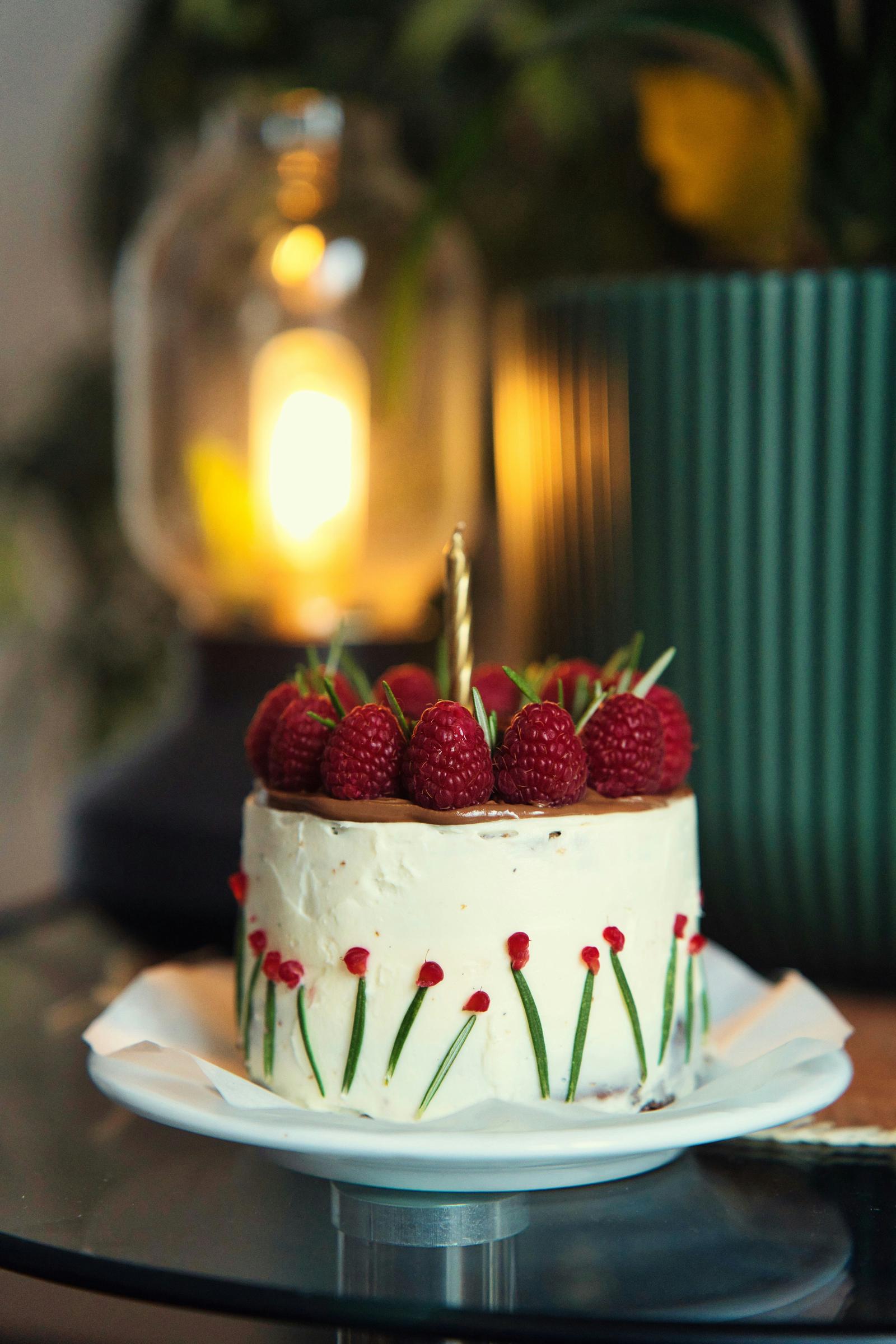 Un gâteau sur une table | Source : Unsplash