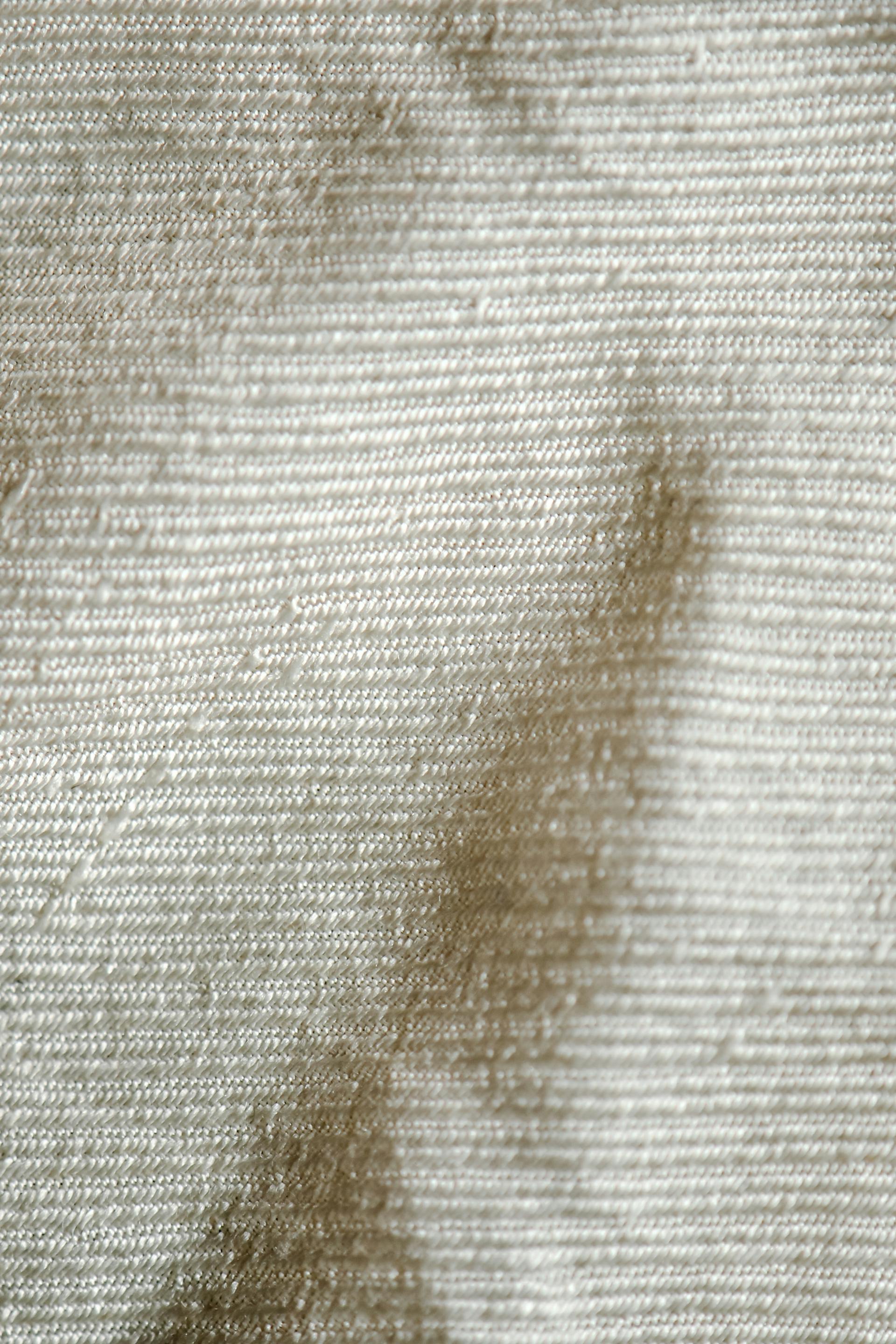 Un morceau de tissu avec une tache | Source : Pexels