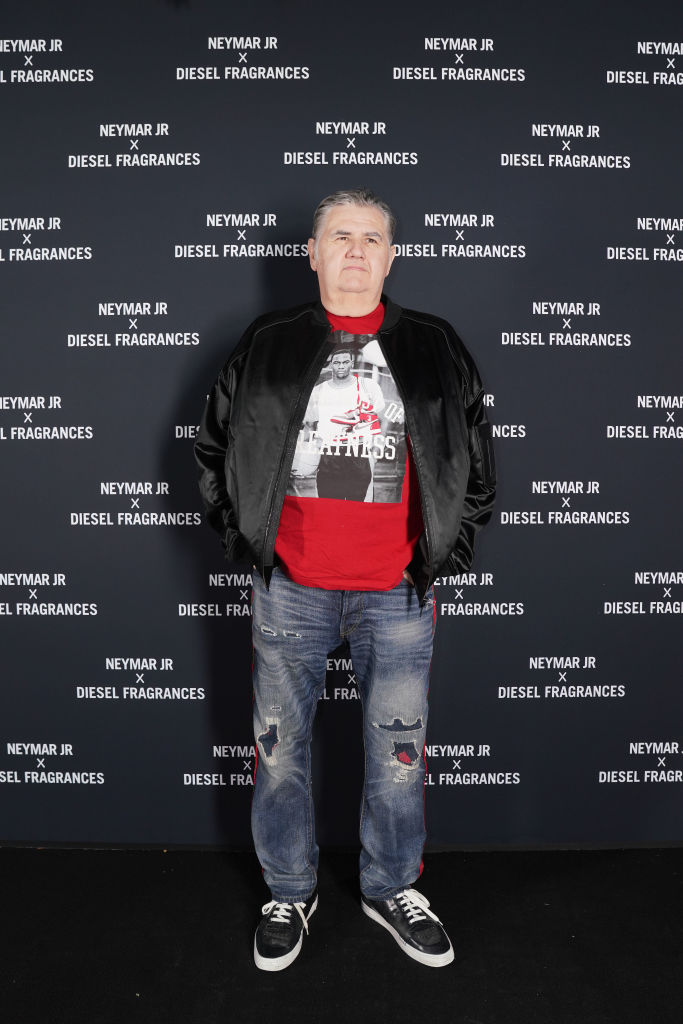 Pierre Ménès arrive à la soirée de lancement du parfum « Spirit of the Brave » de Diesel à la Salle Wagram, le 21 mai 2019 à Paris, en France I Source : Getty Images