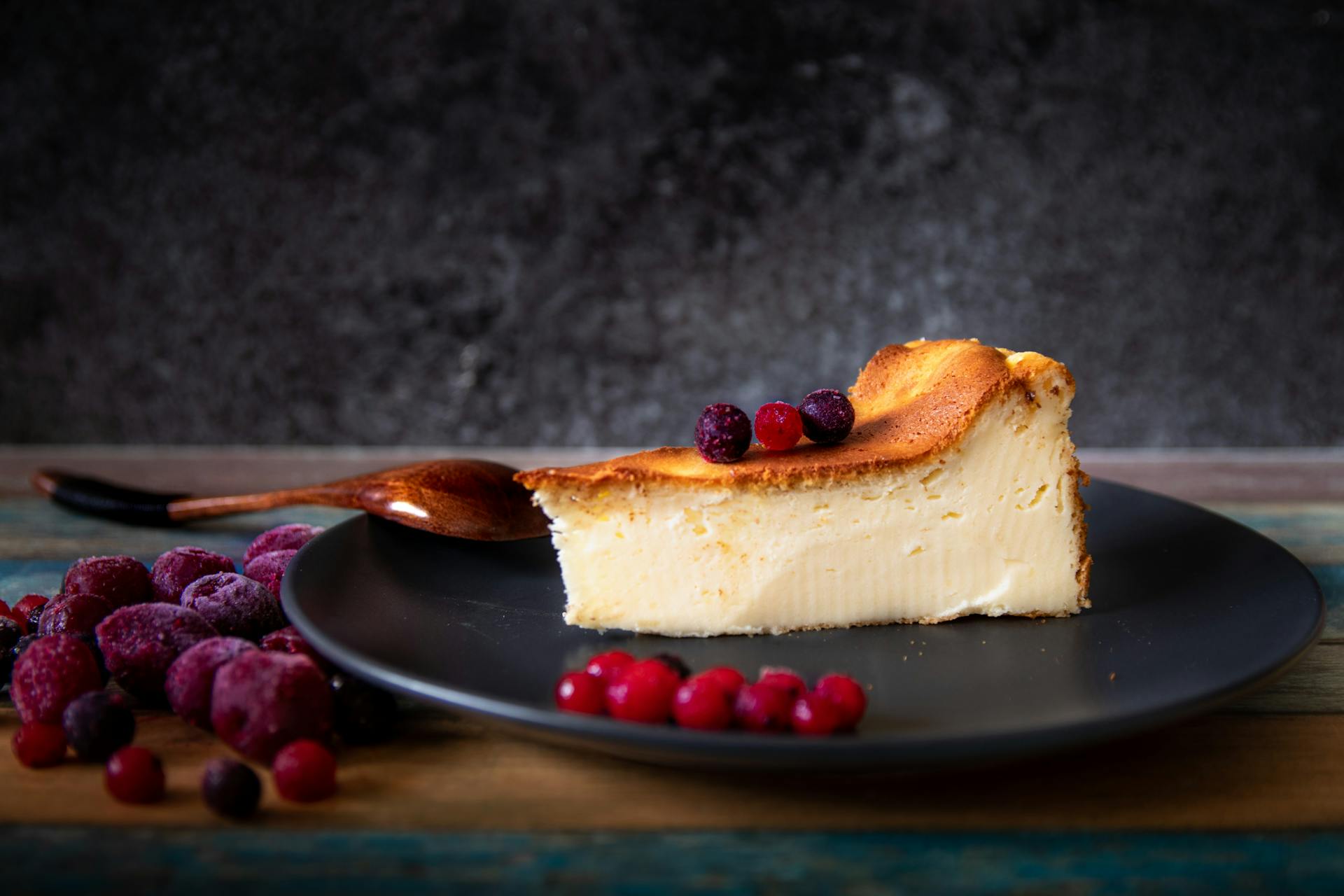 Une tranche de gâteau au fromage | Source : Pexels