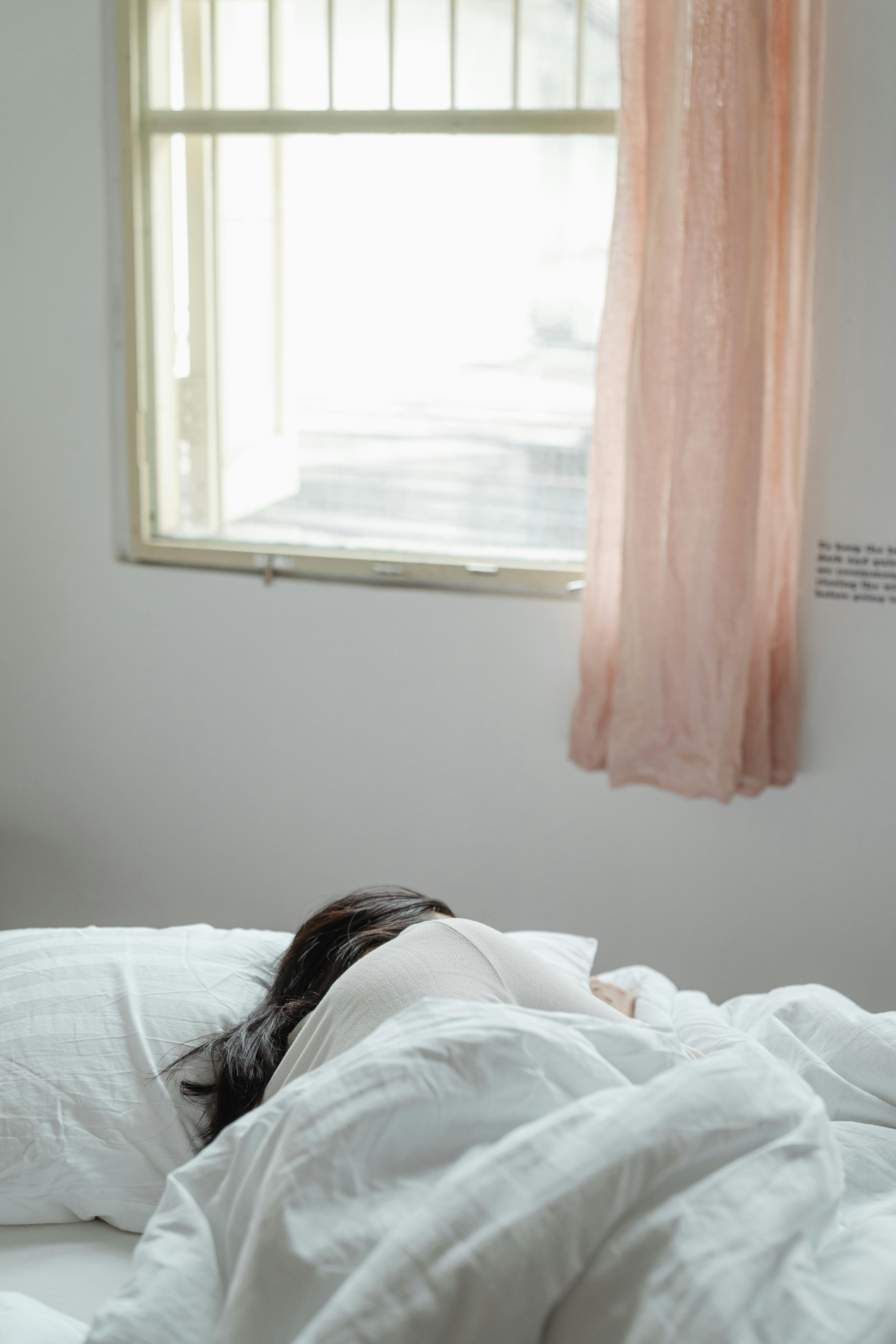 Jane se réveille seule, son fiancé parti | Source : Pexels