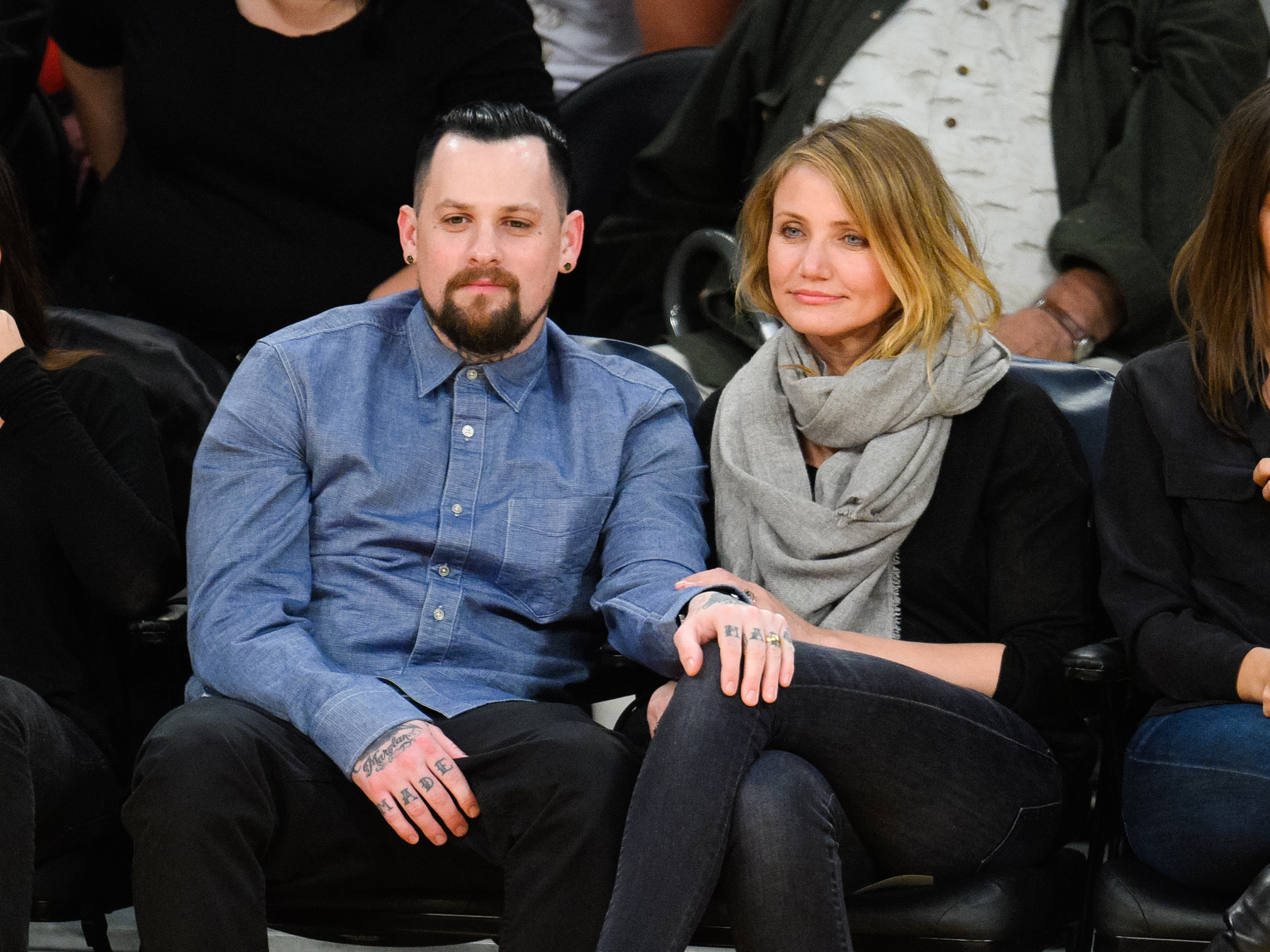 Benji Madden et Cameron Diaz lors d'un match de basket entre les Washington Wizards et les Los Angeles Lakers au Staples Center, le 27 janvier 2015, en Californie. | Source : Getty Images