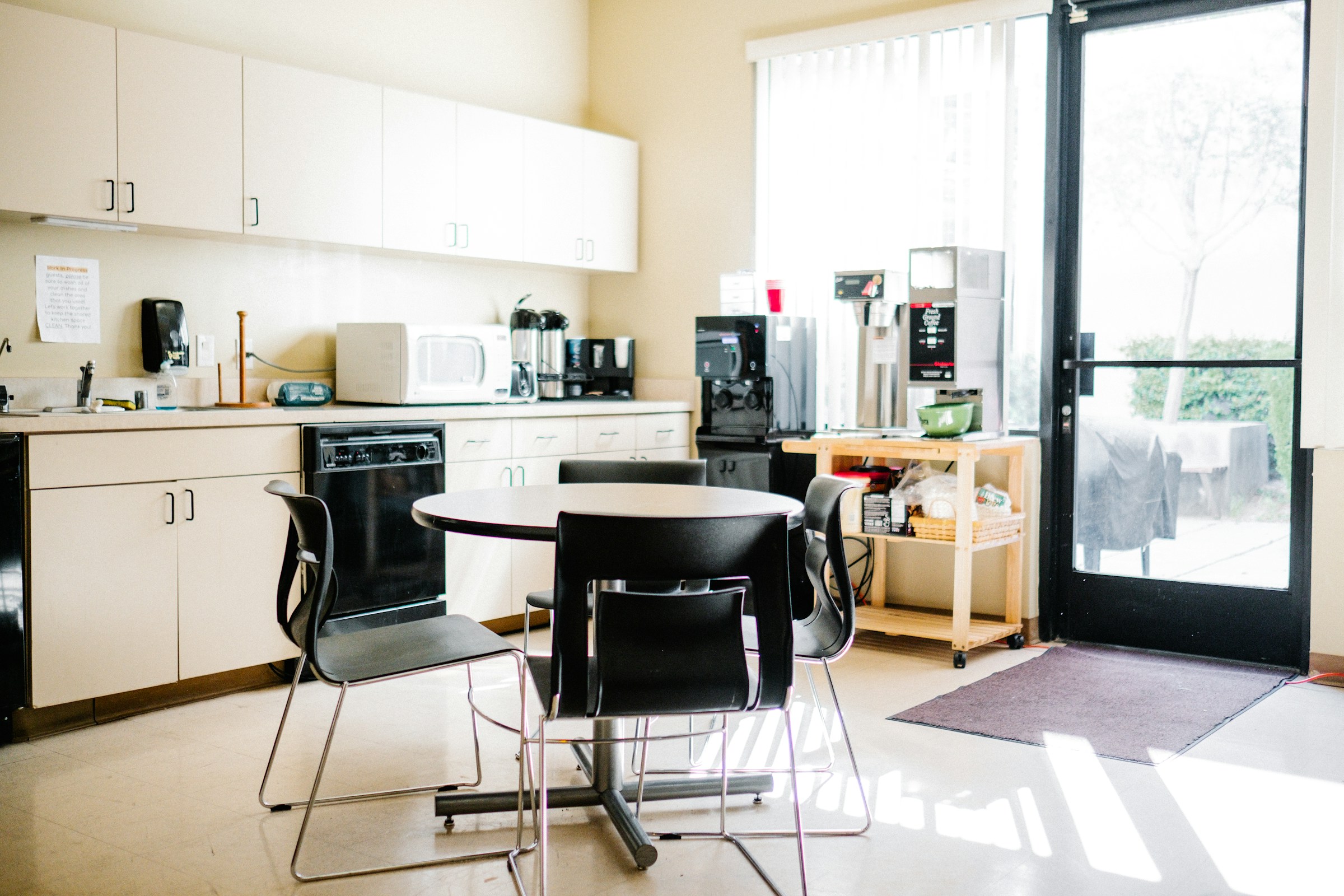Une cuisine de bureau | Source : Unsplash