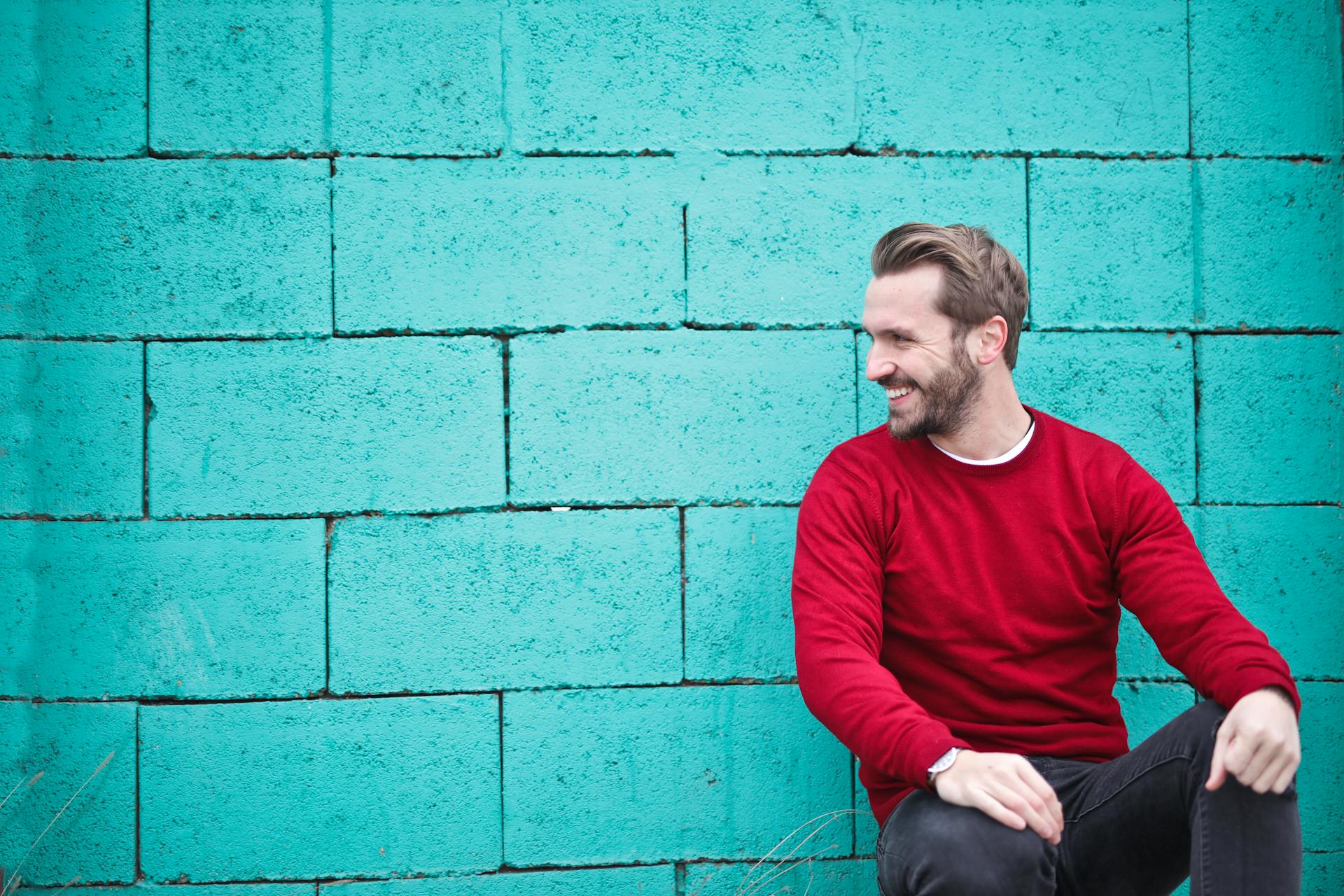 Un homme qui sourit | Source : Pexels