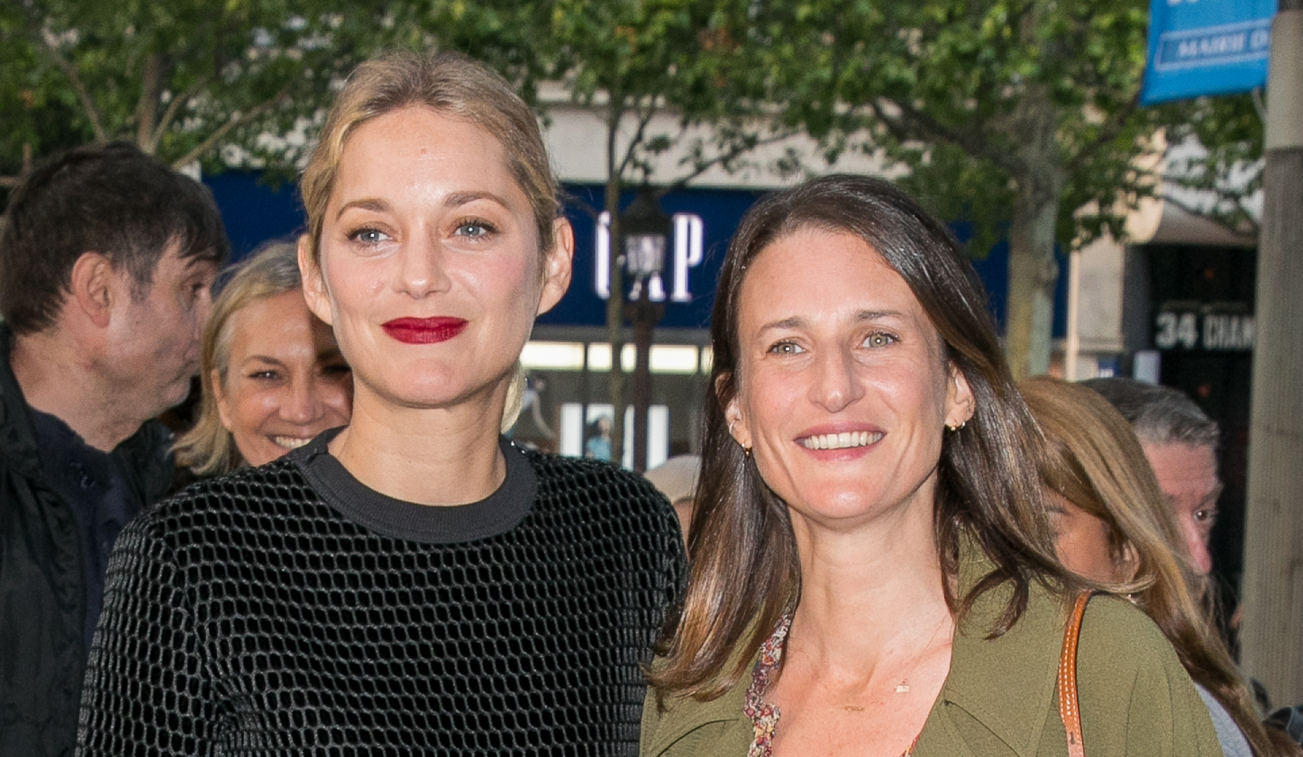 Les actrices Marion Cotillard et Camille Cottin assistent au 7e Festival du film des Champs-Élysées au cinéma Gaumont Marignan le 12 juin 2018 à Paris, France I Source : Getty Images