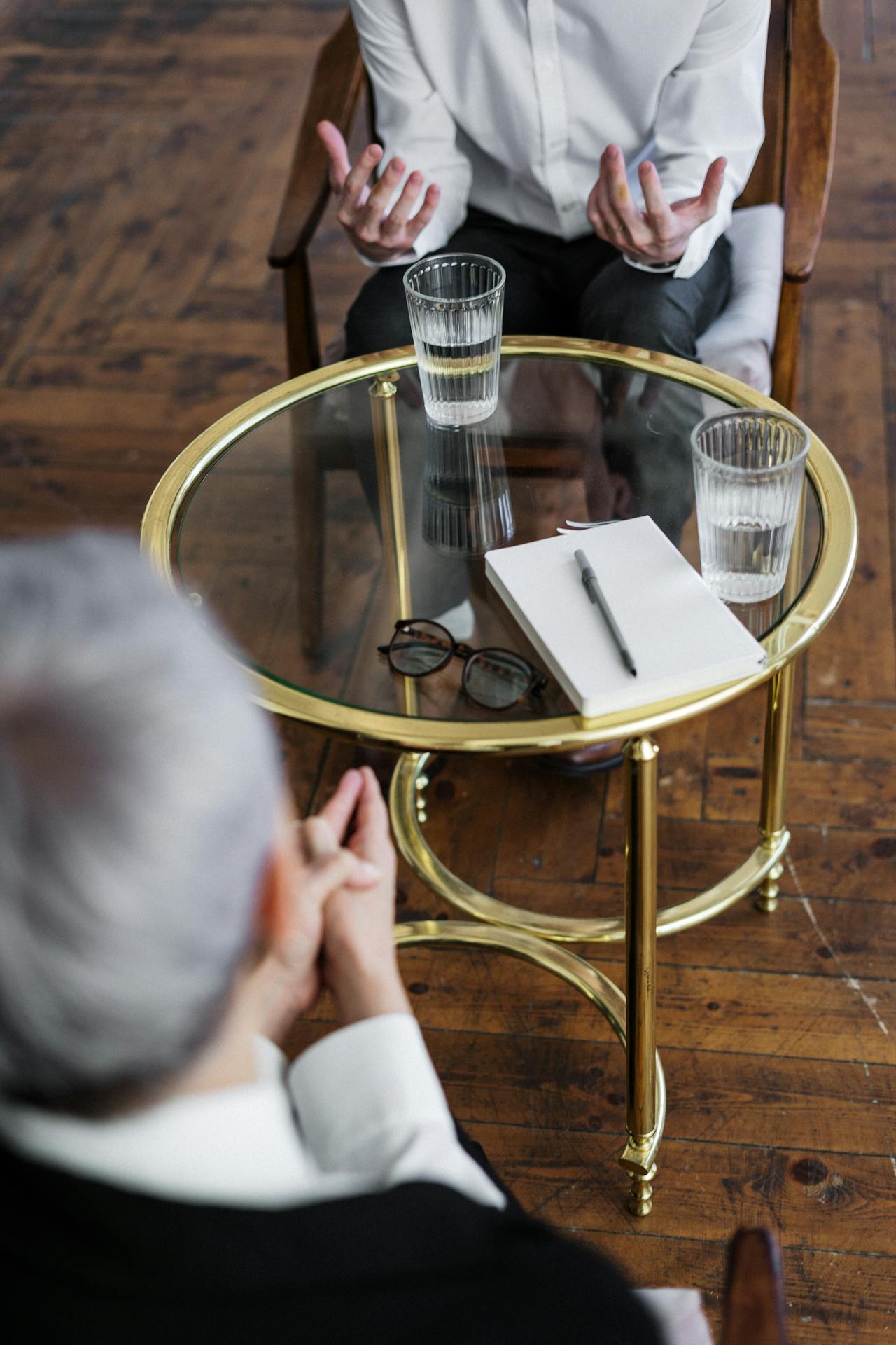 Un homme parle à un thérapeute | Source : Pexels