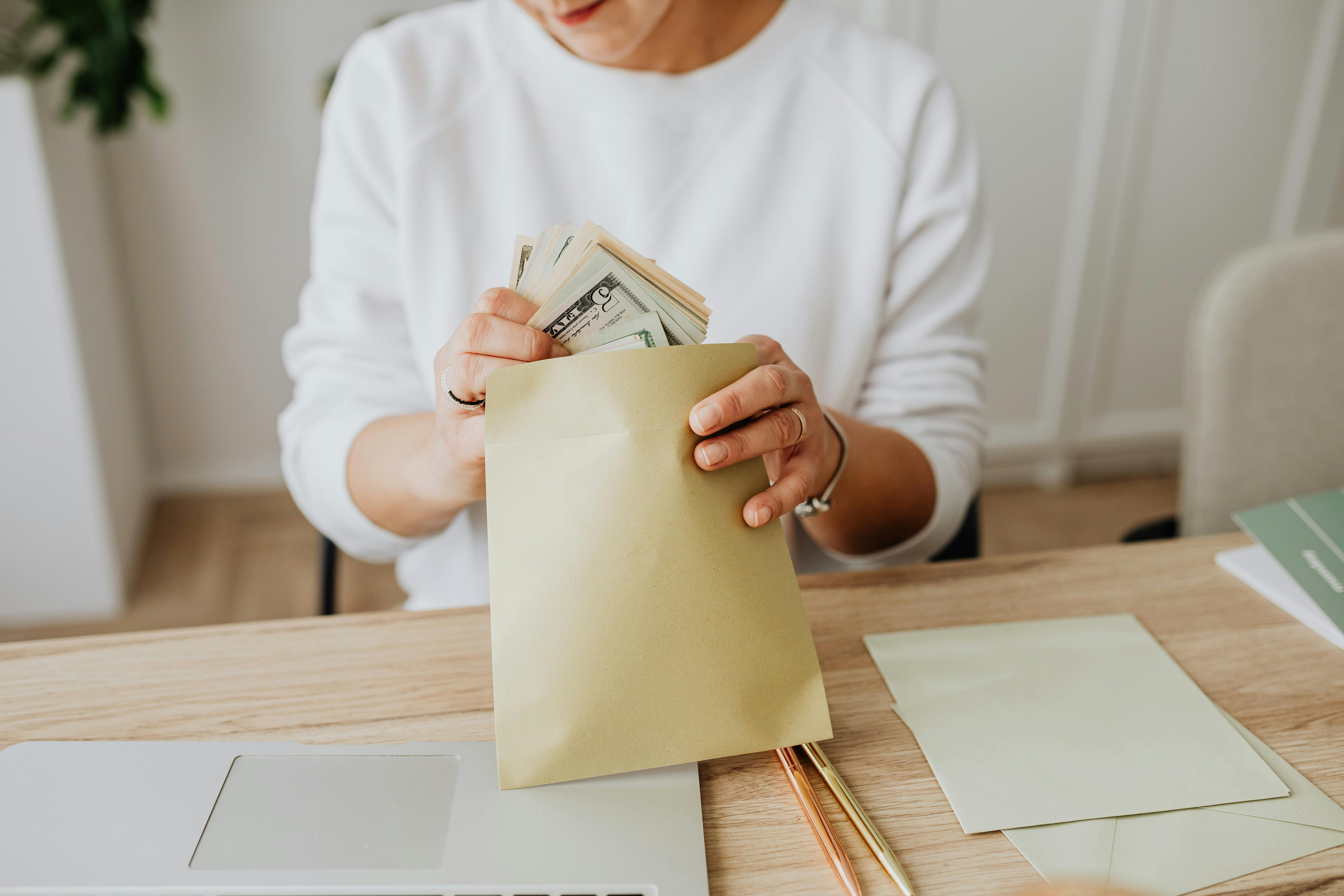 Enveloppe d'argent | Source : Pexels