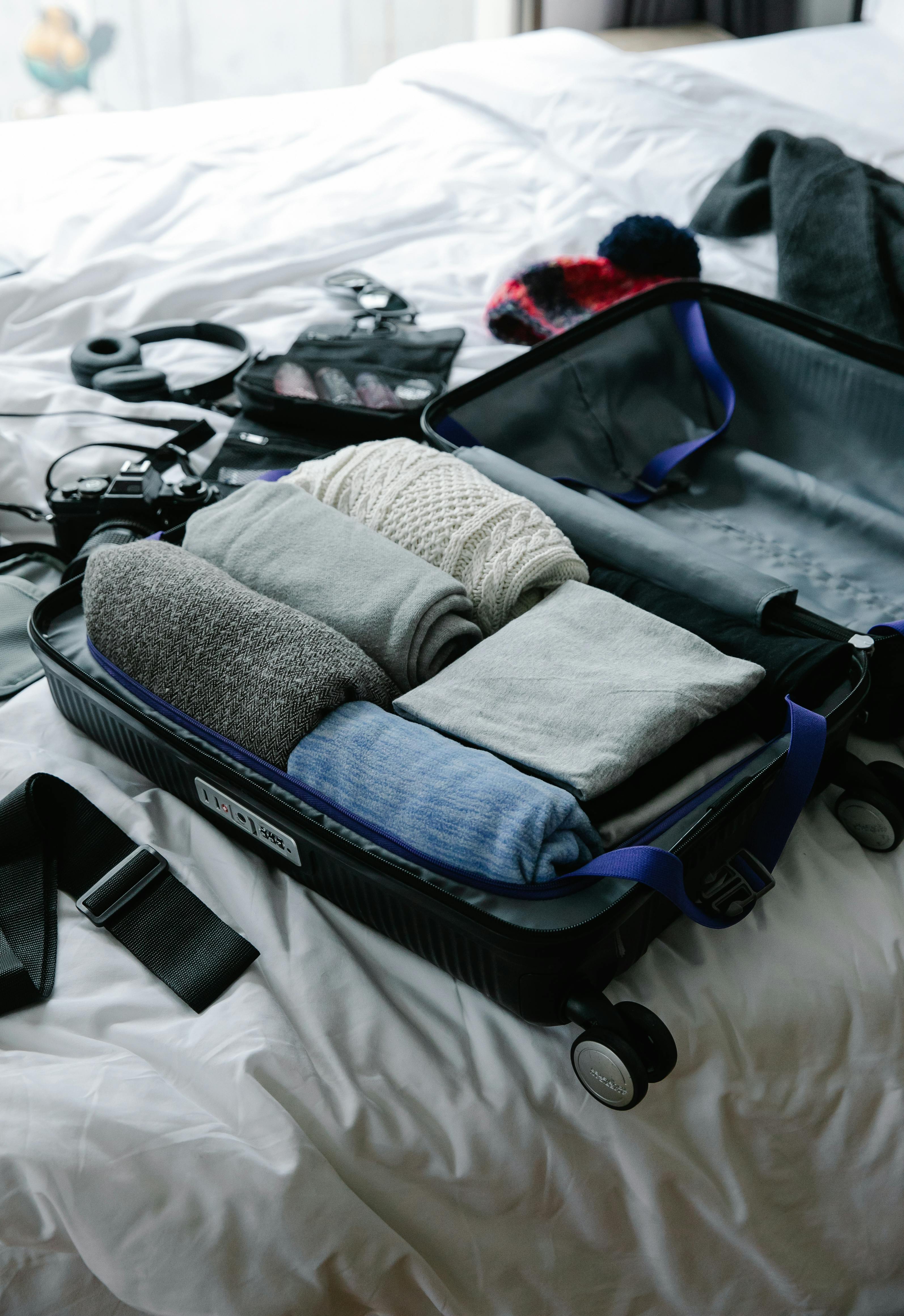 Une valise en train d'être préparée | Source : Pexels