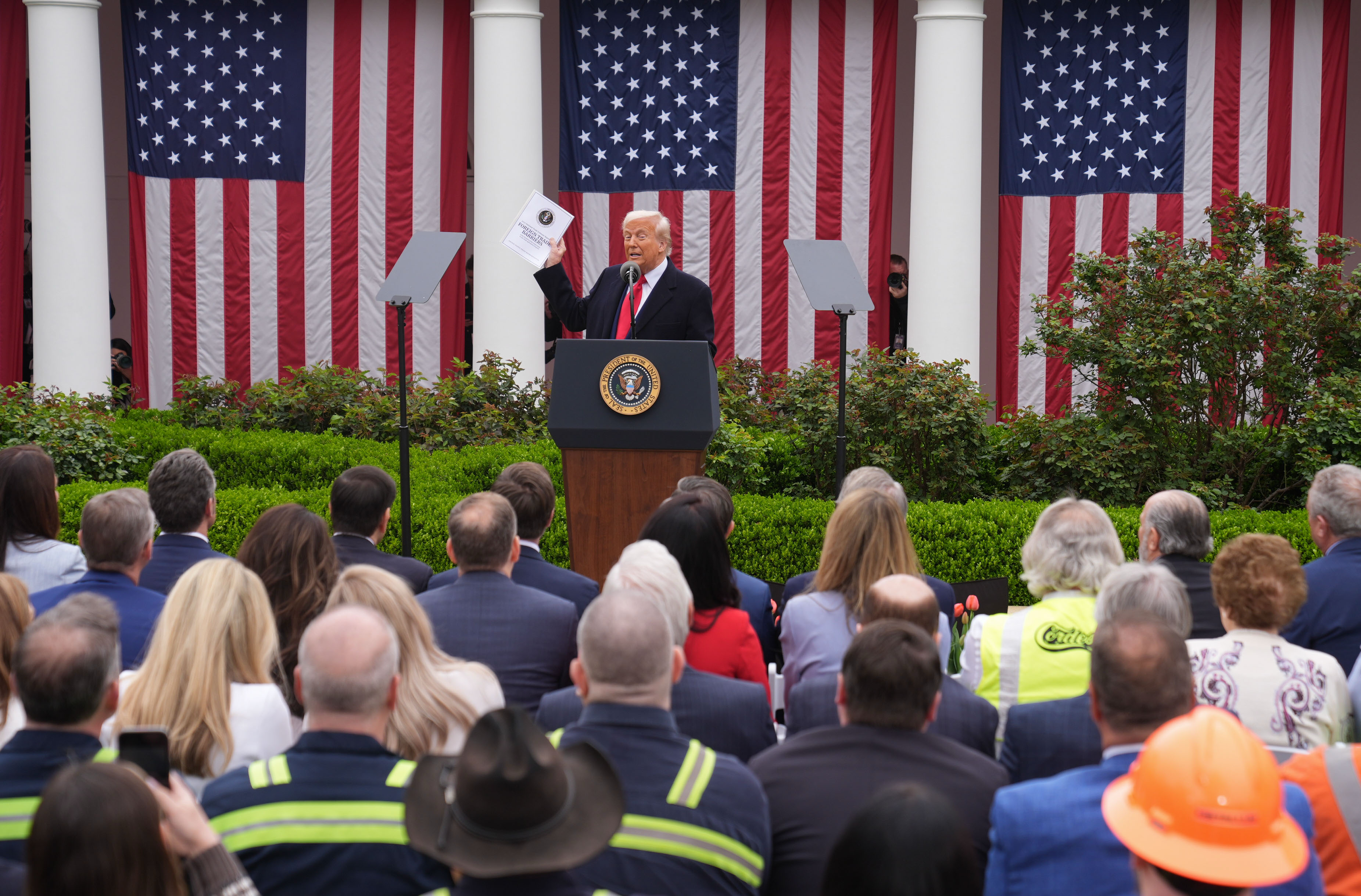 Donald Trump annonce un plan de droits de douane sur les produits importés lors d'un événement dans le Rose Garden de la Maison Blanche, le 2 avril 2025 | Source : Getty Images