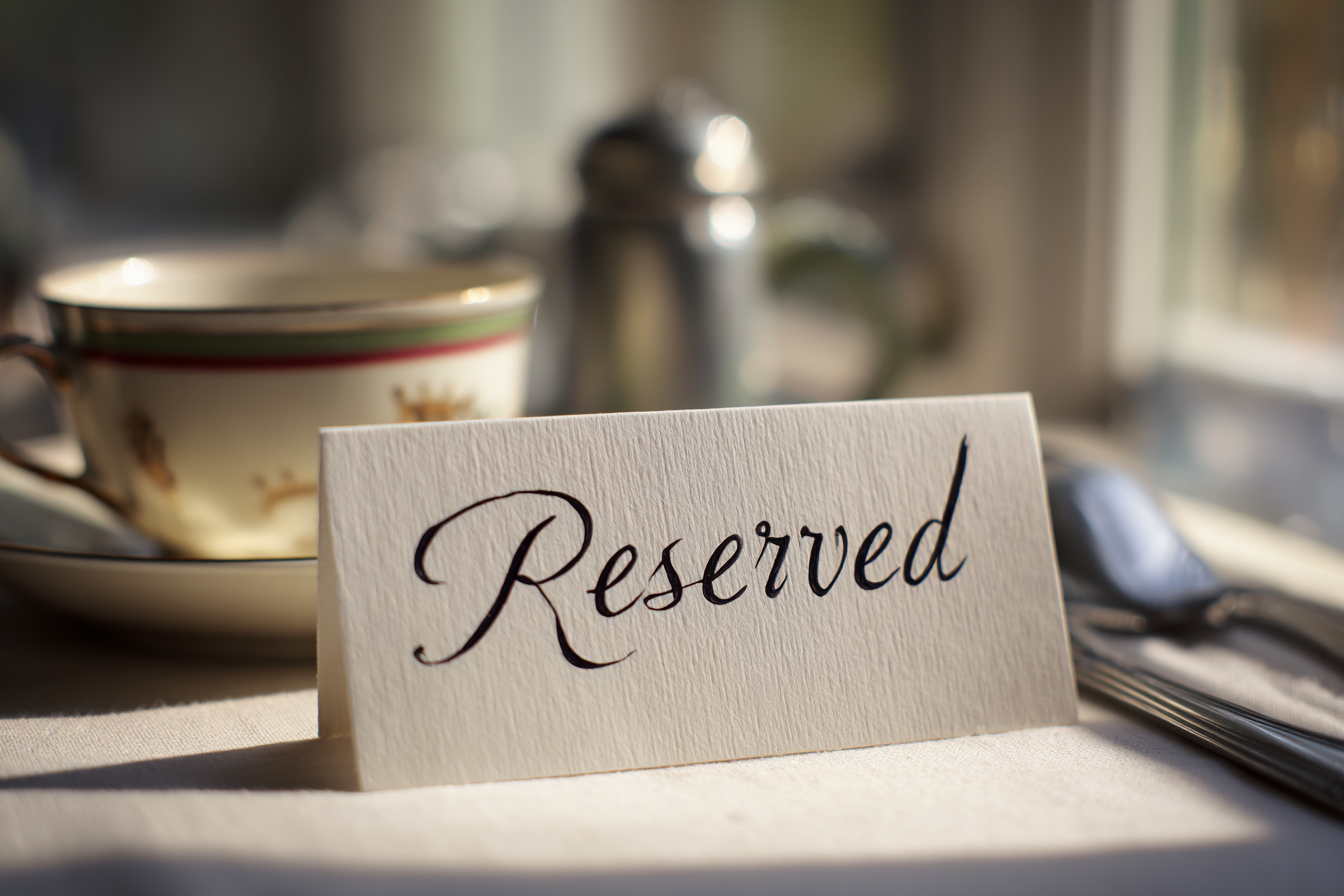 Une carte indiquant qu'une table est réservée | Source : Midjourney