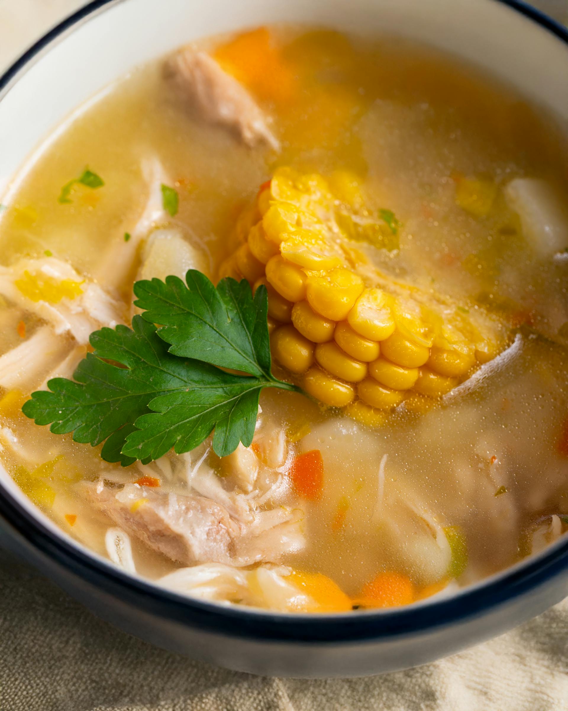 Soupe de poulet dans un bol | Source : Pexels